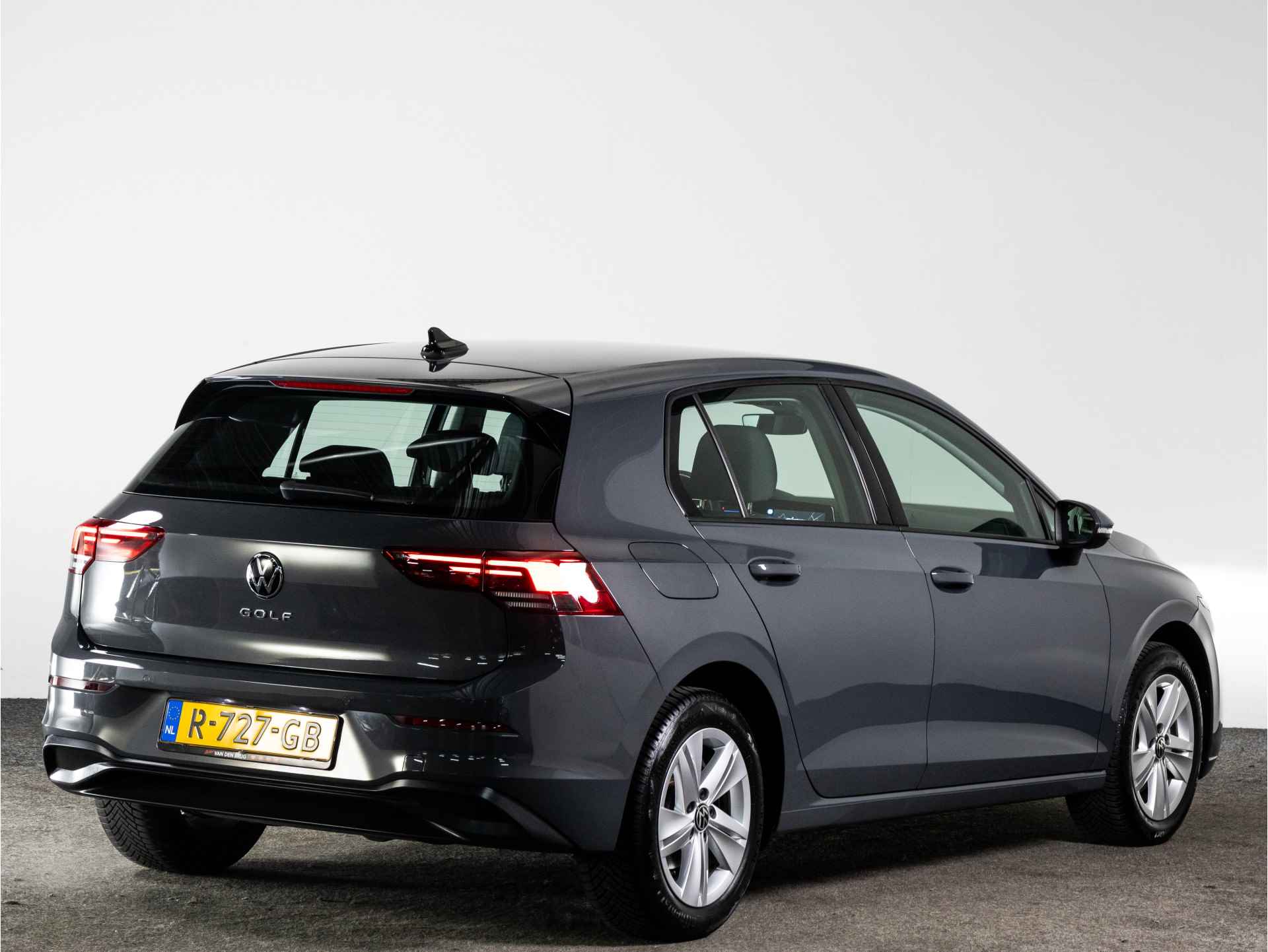 Volkswagen Golf 1.0 TSI 110 PK Life Business | LED | Navigatie | Side Assist | Stoel En Stuurwielverwarming | - 4/37