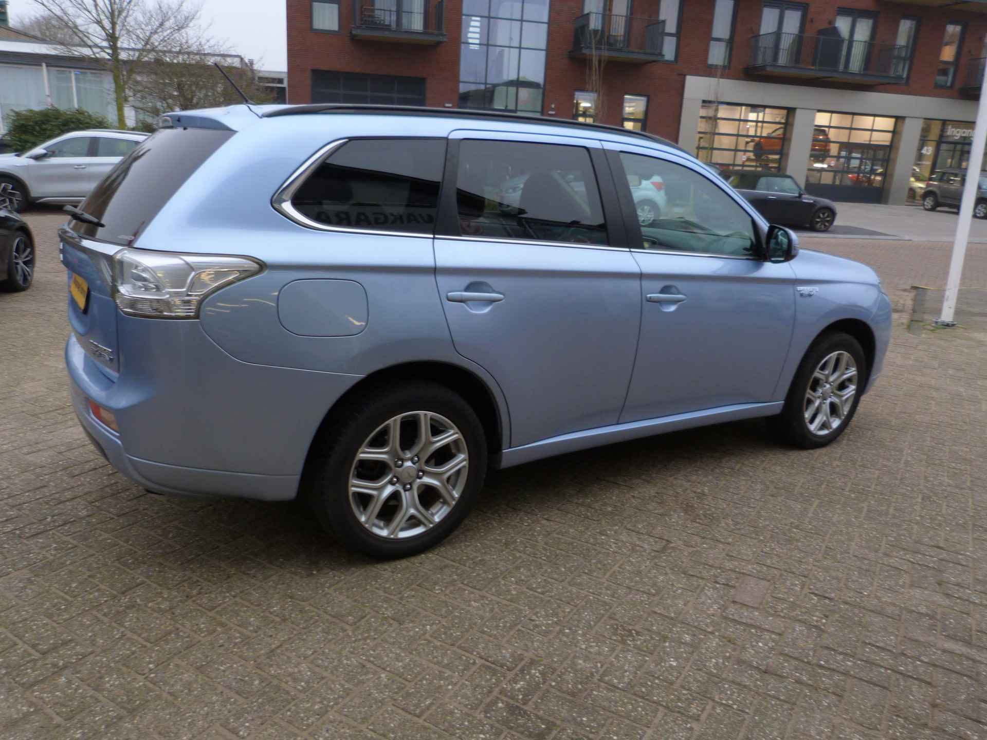 Mitsubishi Outlander 2.0 PHEV Instyle 4WD - 7/30