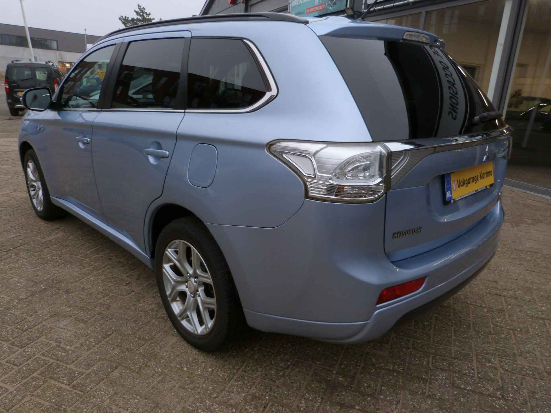 Mitsubishi Outlander 2.0 PHEV Instyle 4WD - 10/30