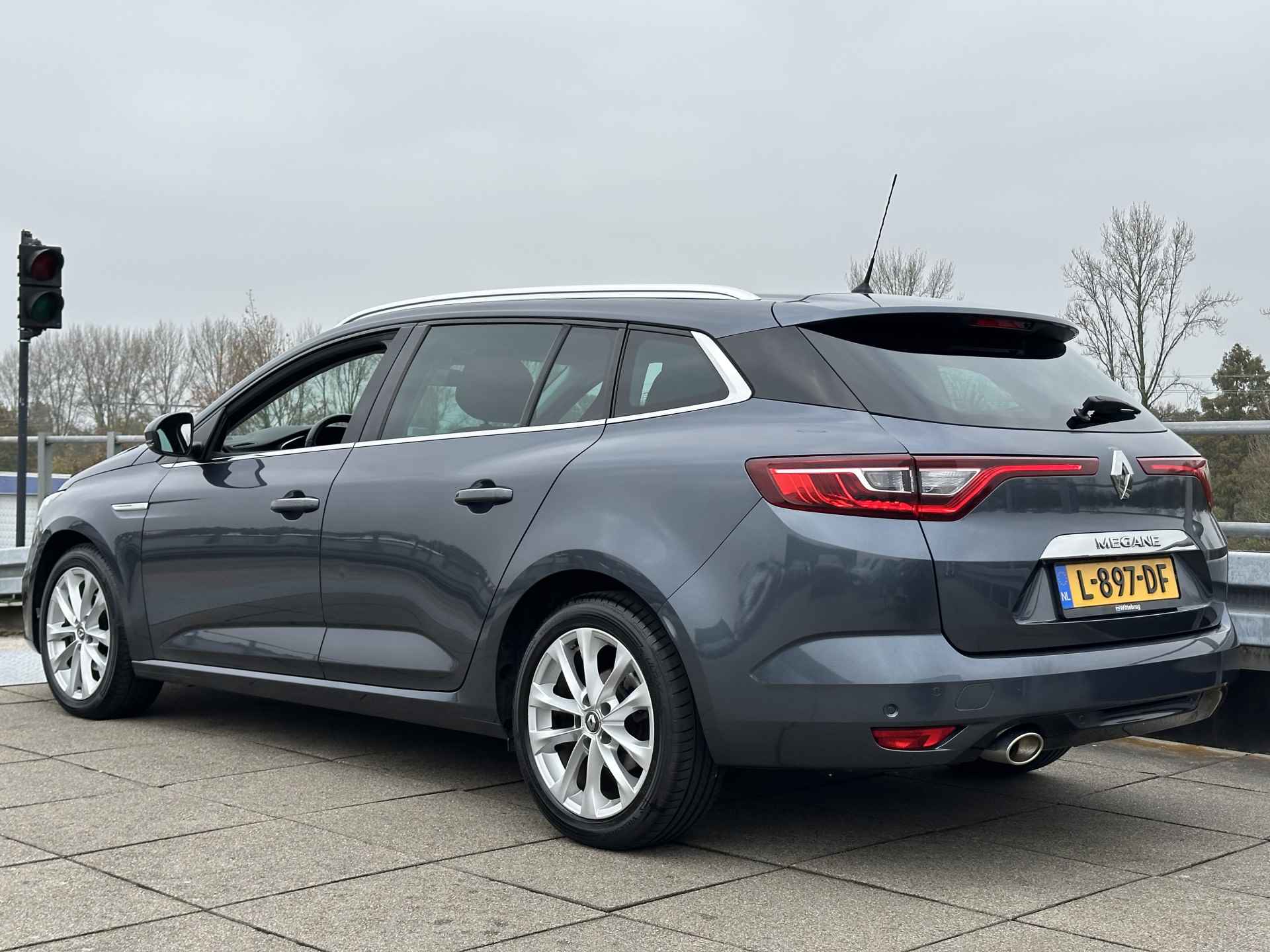 Renault Mégane Estate 1.3 TCe Bose | Navigatiesysteem | Parkeersensoren | Rijklaarprijs! | - 8/44