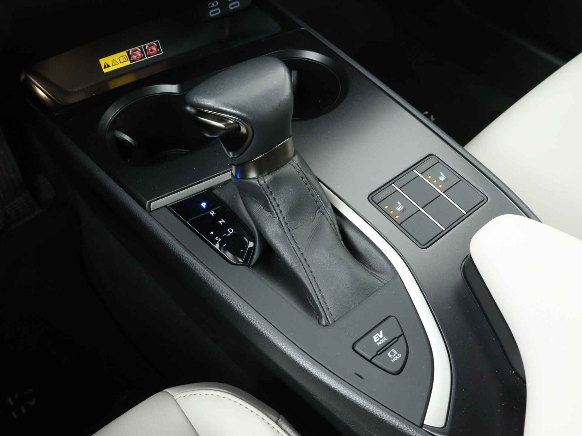 Lexus UX 250h F Sport Design | Leer | Stoelverwarming | Apple CarPlay / Android Auto | - 11/42