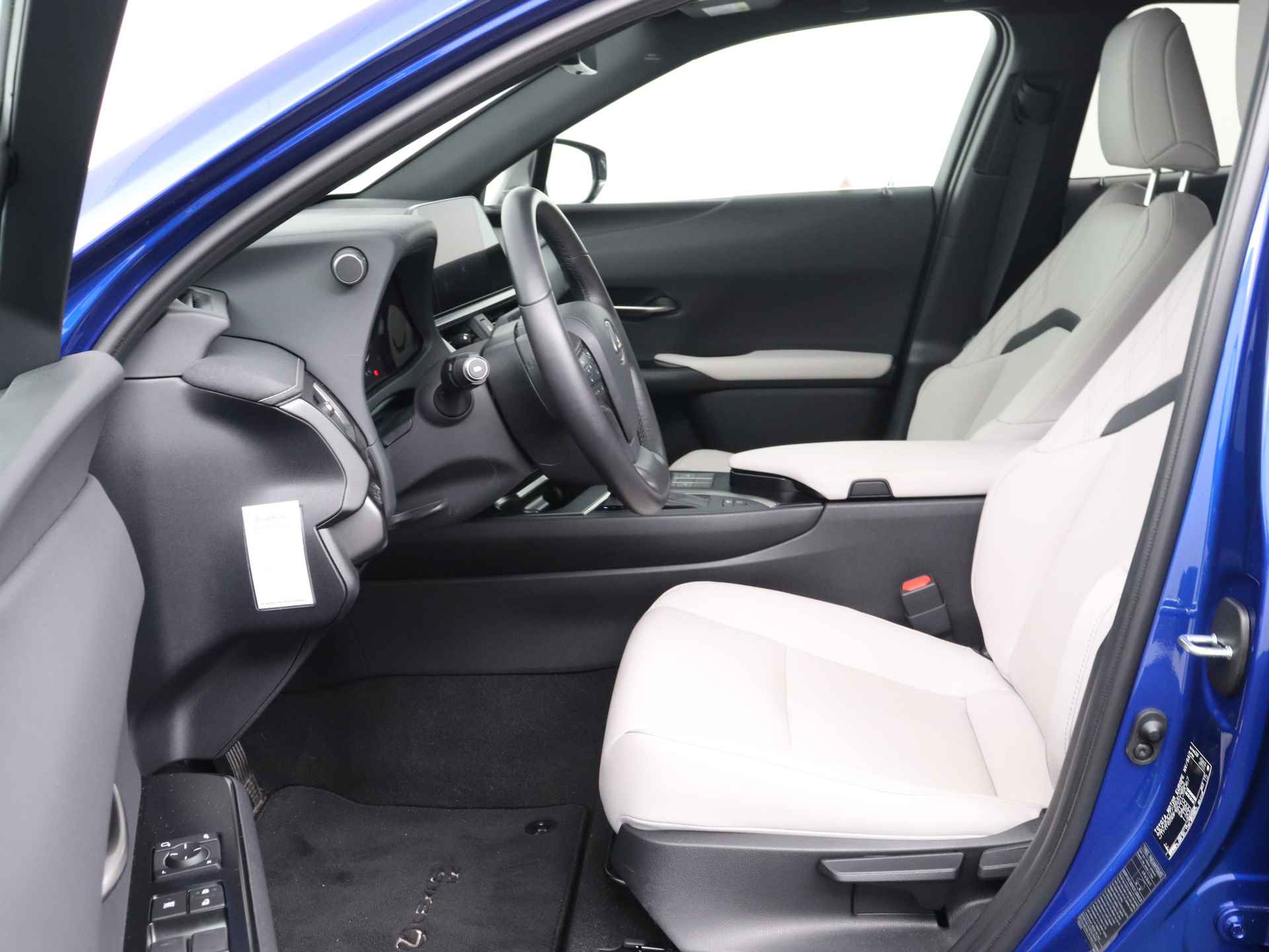 Lexus UX 250h F Sport Design | Leer | Stoelverwarming | Apple CarPlay / Android Auto | - 16/42