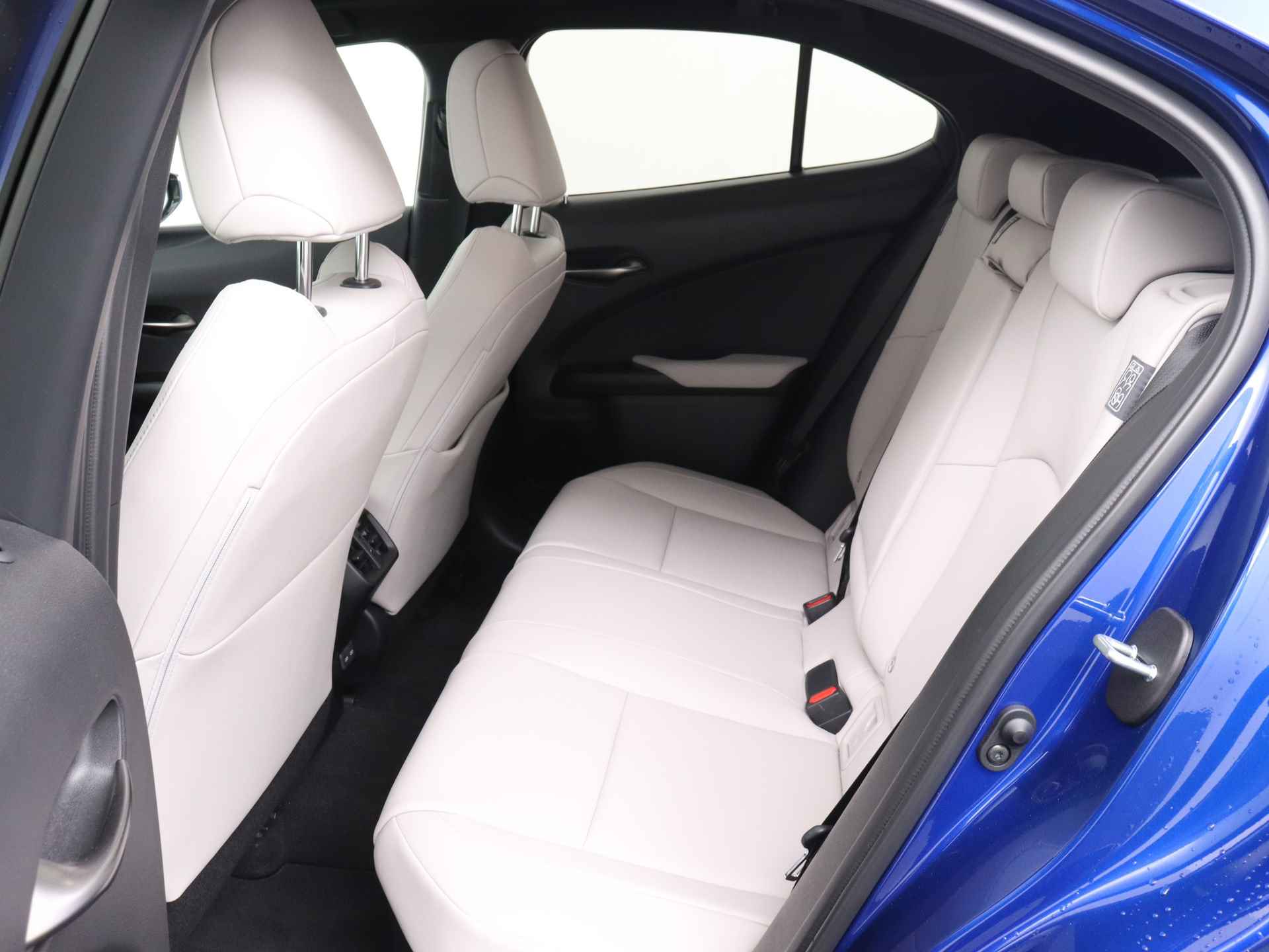 Lexus UX 250h F Sport Design | Leer | Stoelverwarming | Apple CarPlay / Android Auto | - 17/42