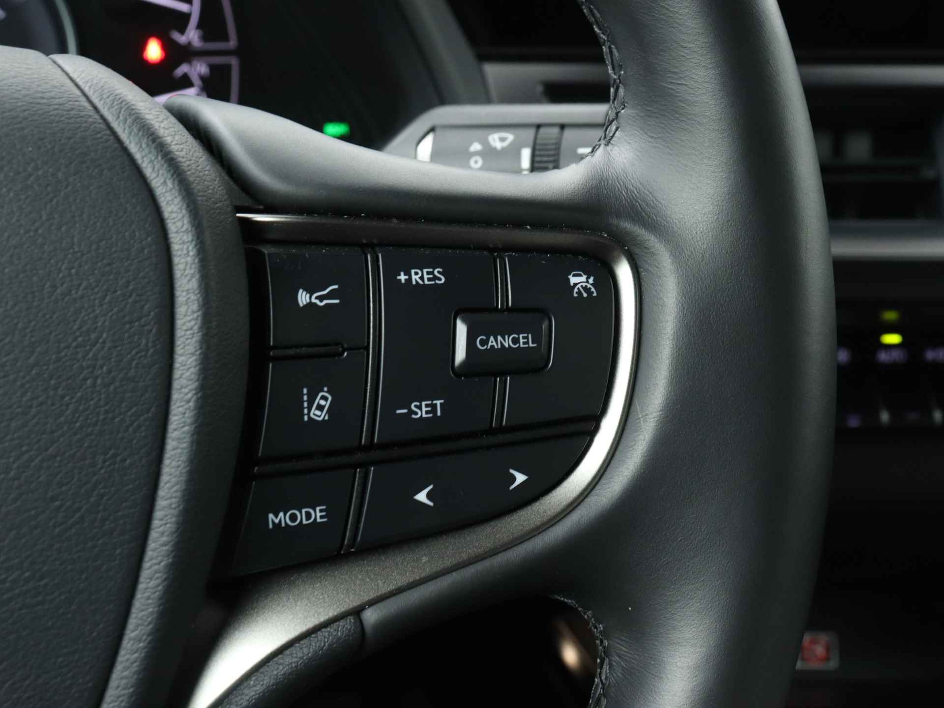 Lexus UX 250h F Sport Design | Leer | Stoelverwarming | Apple CarPlay / Android Auto | - 19/42