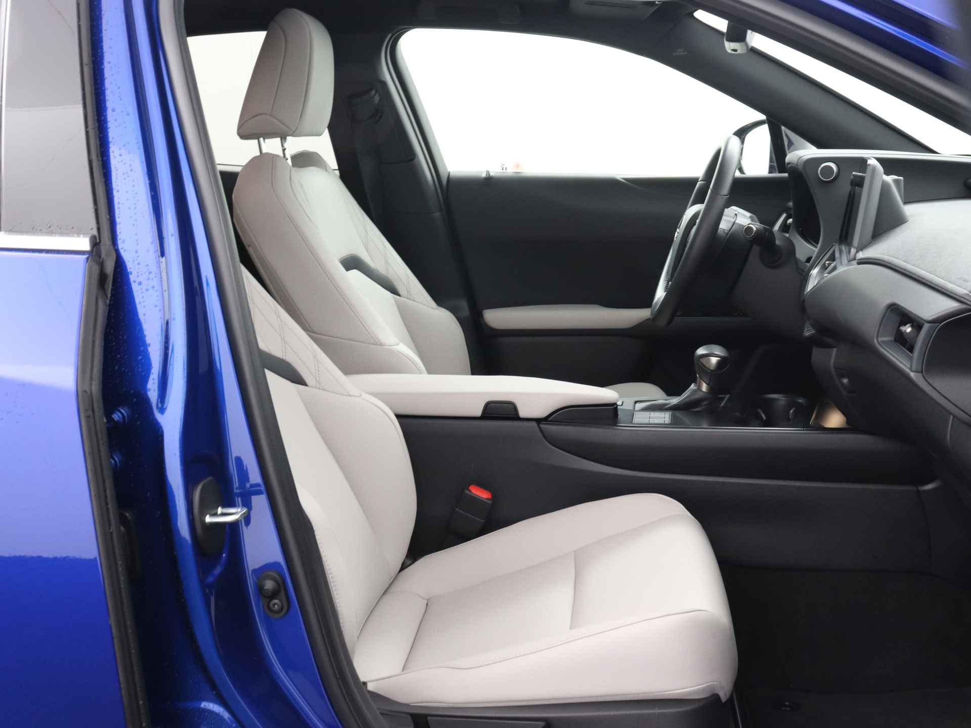 Lexus UX 250h F Sport Design | Leer | Stoelverwarming | Apple CarPlay / Android Auto | - 26/42