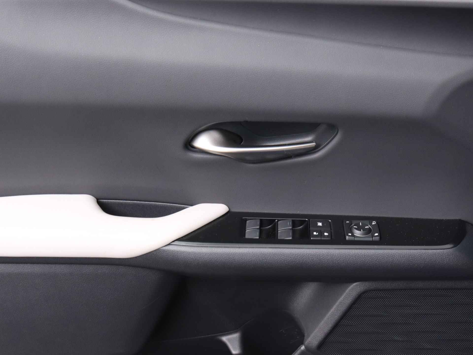 Lexus UX 250h F Sport Design | Leer | Stoelverwarming | Apple CarPlay / Android Auto | - 28/42