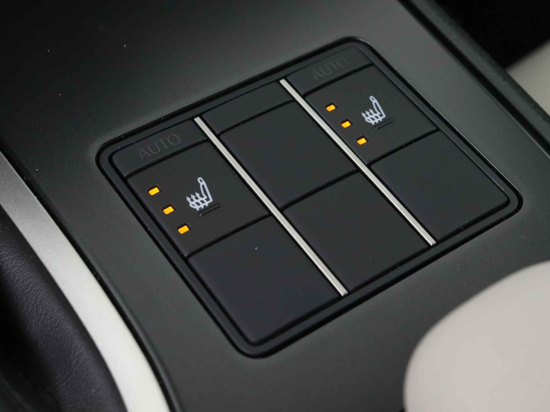 Lexus UX 250h F Sport Design | Leer | Stoelverwarming | Apple CarPlay / Android Auto | - 31/42
