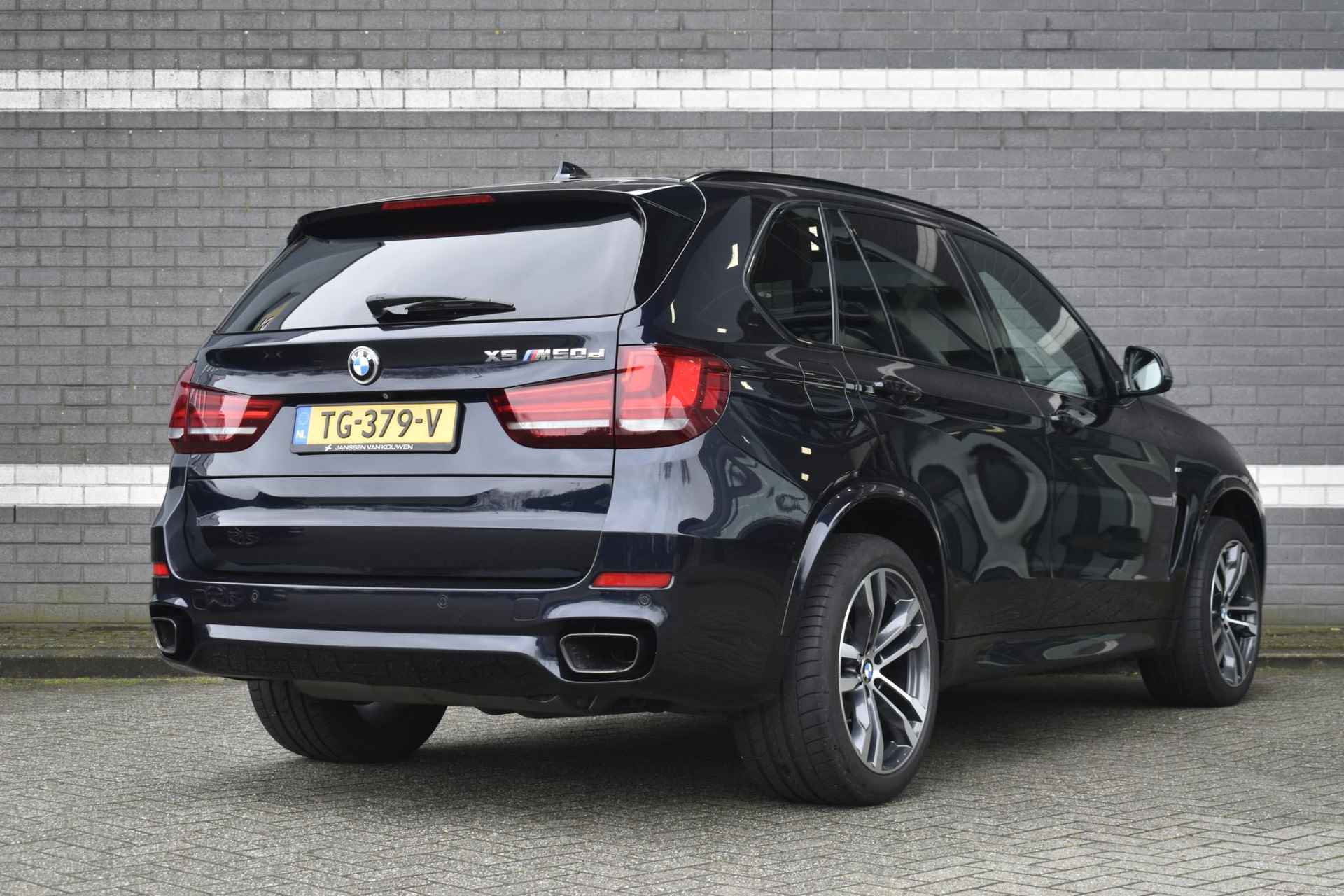 BMW X5 M50d / Head-up / Pano / Stoelverwarming voor + achter / Memory stoelen / Navi / Camera - 2/53