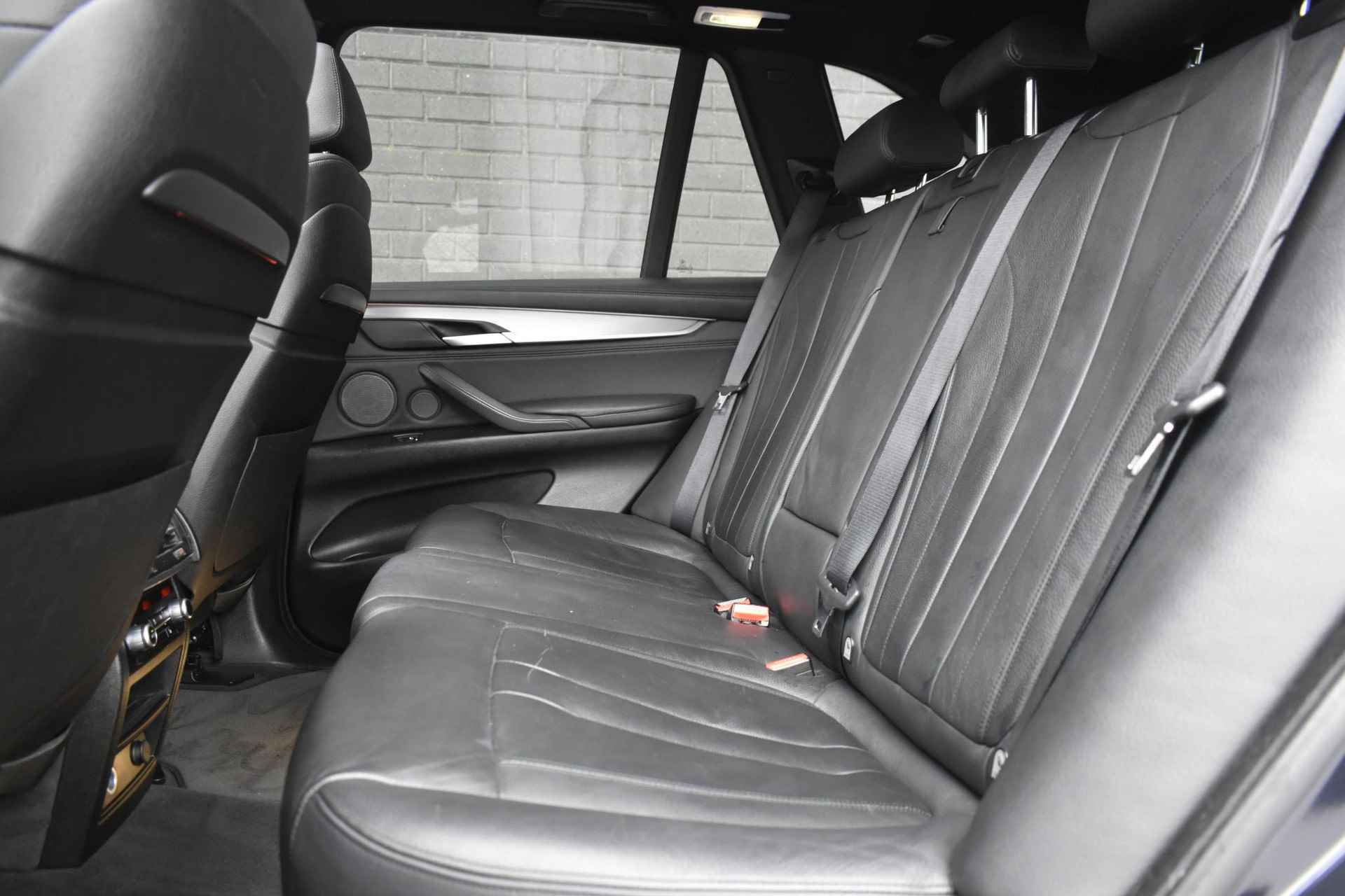 BMW X5 M50d / Head-up / Pano / Stoelverwarming voor + achter / Memory stoelen / Navi / Camera - 38/53