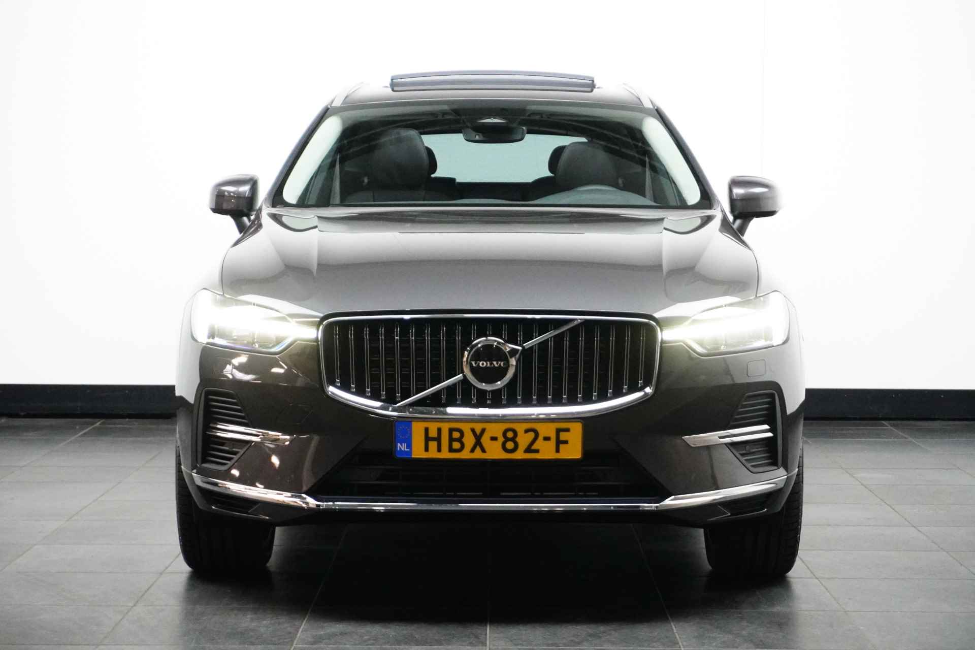 Volvo XC60 T6 Plug-in hybrid AWD Plus Bright | Trekhaak | Adaptive LED | Panoramadak | 21 Inch | Gelaagd Glas - 3/34