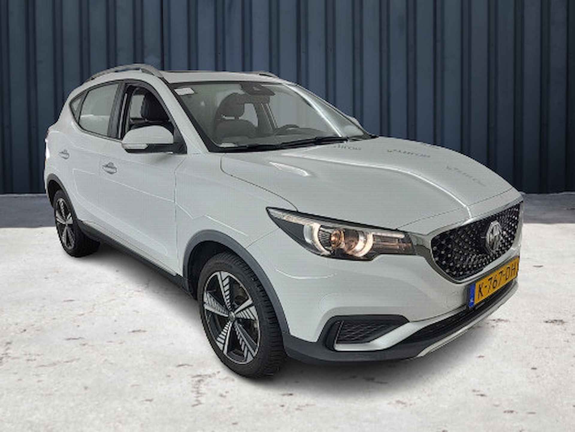 MG ZS EV Luxury 45 kWh (143 PK) 1e-Eig. Keurig-Onderh. BOVAG-Garantie. NL-Auto. Leer, Panoramadak, Navigatie/Apple-Carplay/Android-Auto, Adaptive-Cruisecontrol, Keyless-Entry/Start, Parkeersensoren, Achteruitrijcamera, DAB, Stoelverwarming, Lm-Velgen-17Inch, Licht-Zicht-Pakket, Privacy-Glas - 3/20