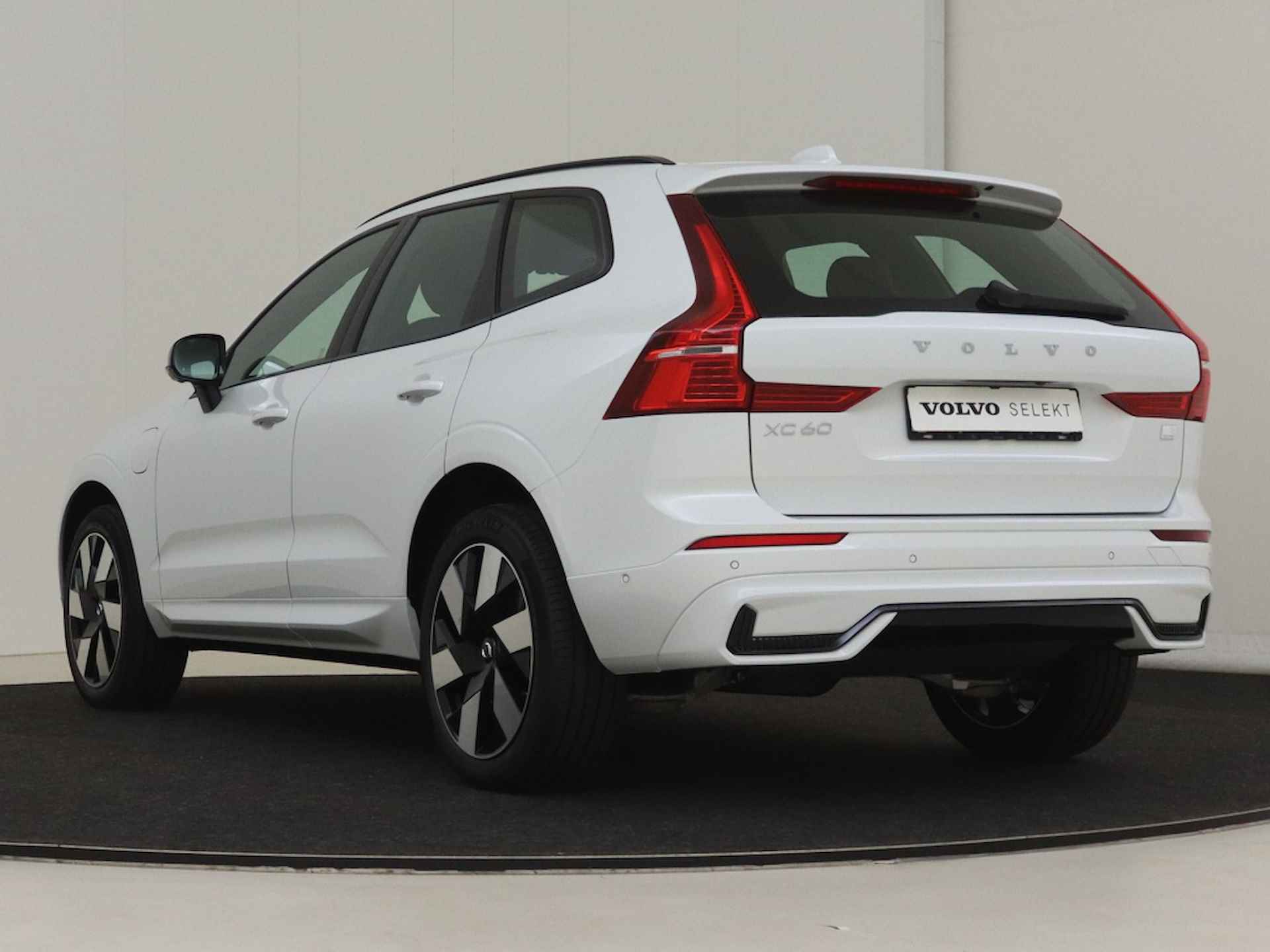 Volvo XC60 T6 AWD Ultimate Dark | Luchtvering | Panoramadak | - 3/16