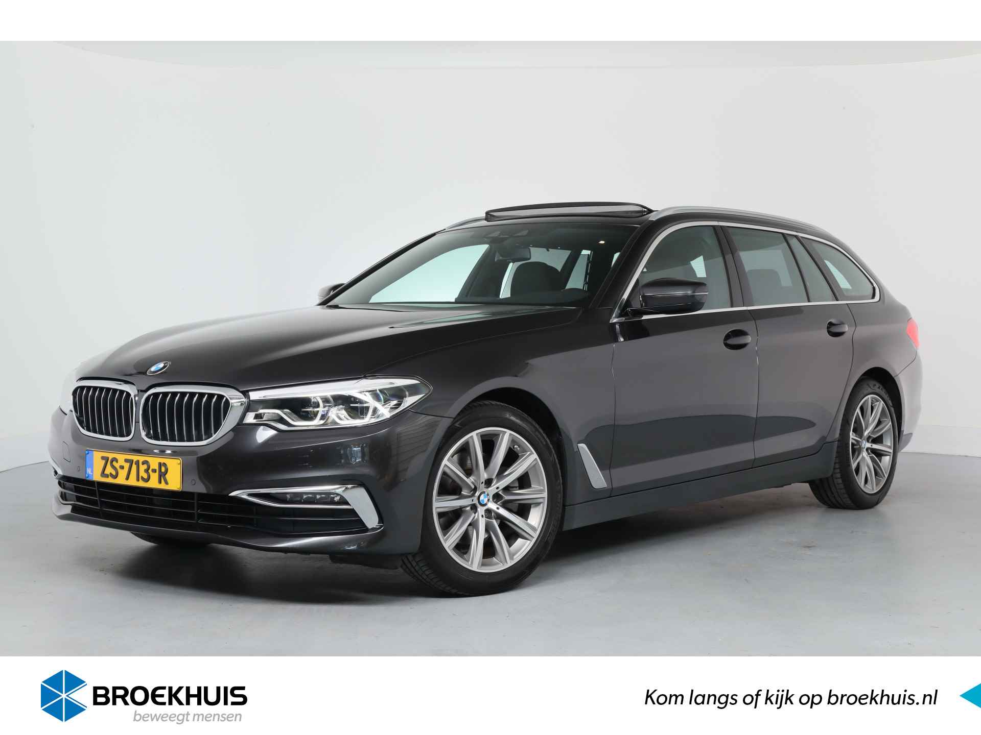 BMW 5 Serie Touring 520i High Executive Luxury Line | Panoramadak | Trekhaak Wegklapbaar | Elektr Stoel + Mem | Leder | Led | Elektr achterk