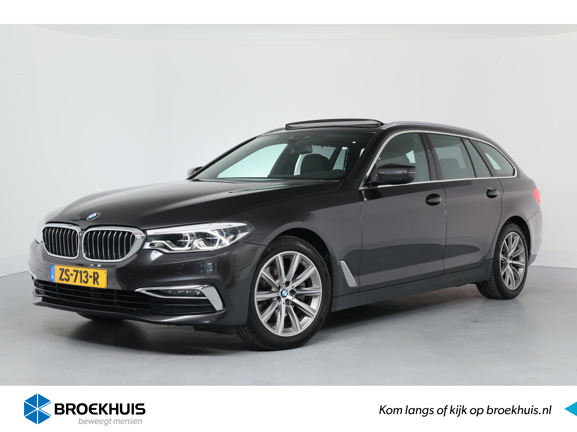 BMW 5 Serie Touring 520i High Executive Luxury Line | Panoramadak | Trekhaak Wegklapbaar | Elektr Stoel + Mem | Leder | Led | Elektr achterk