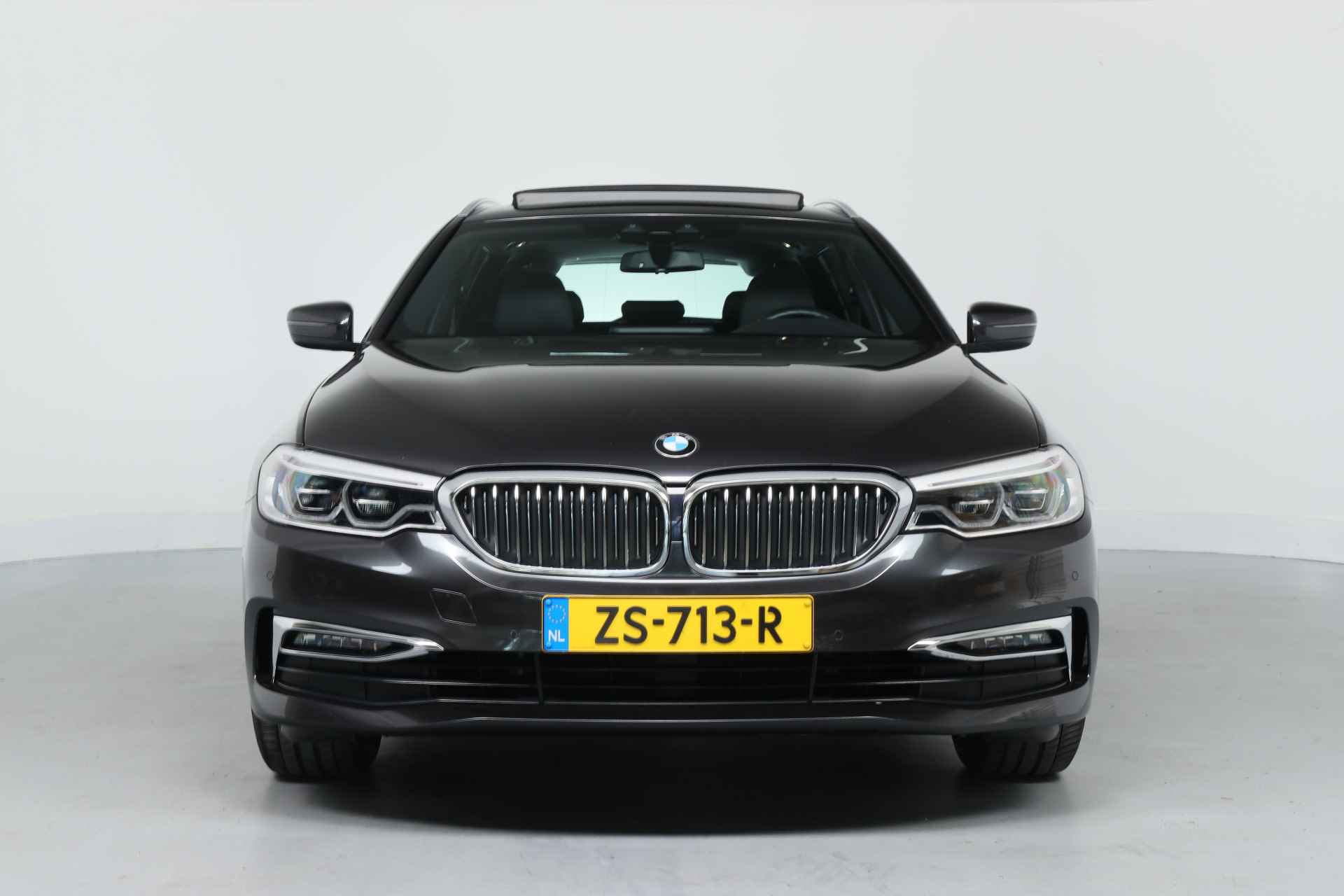 BMW 5 Serie Touring 520i High Executive Luxury Line | Panoramadak | Trekhaak Wegklapbaar | Elektr Stoel + Mem | Leder | Led | Elektr achterk - 3/57