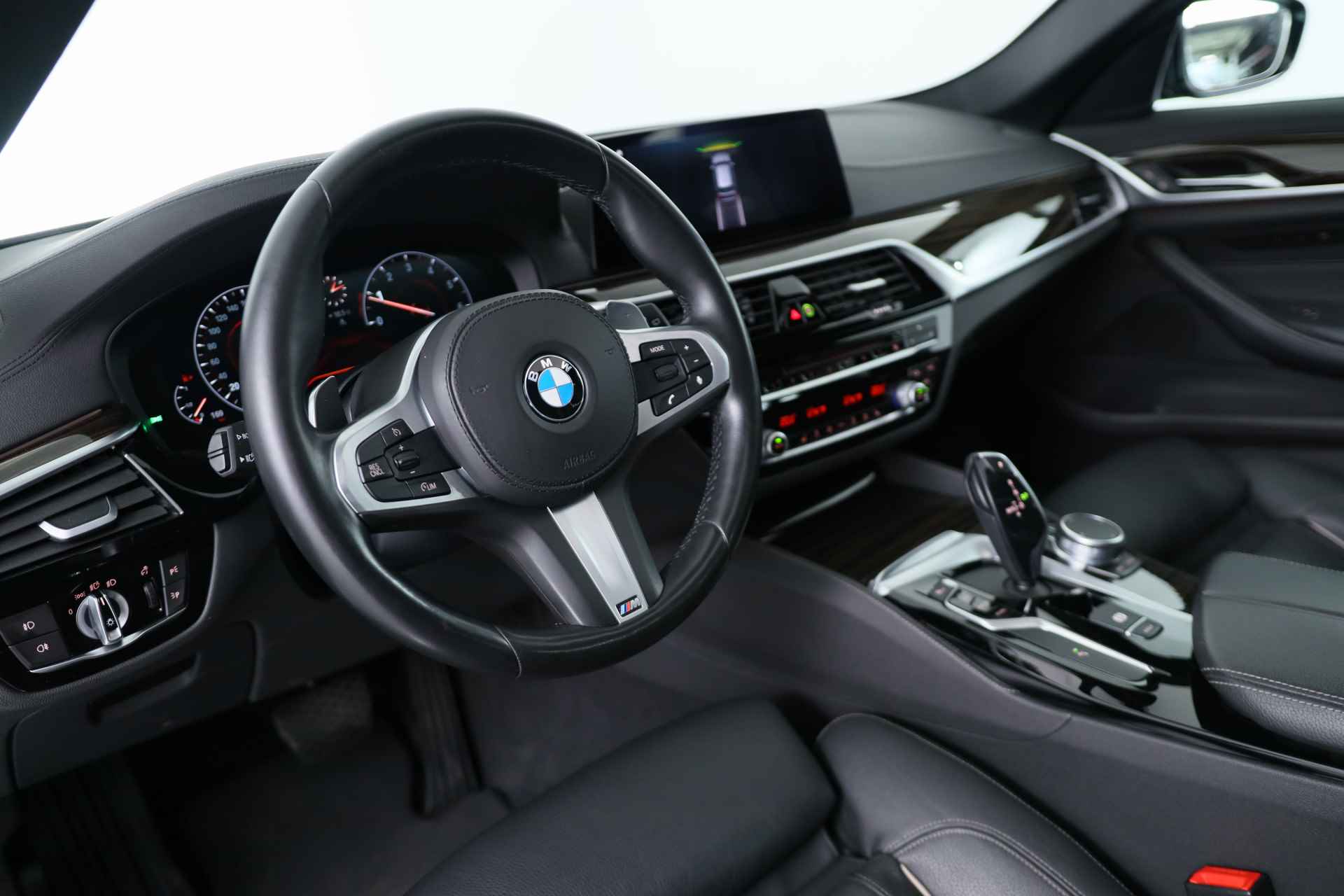 BMW 5 Serie Touring 520i High Executive Luxury Line | Panoramadak | Trekhaak Wegklapbaar | Elektr Stoel + Mem | Leder | Led | Elektr achterk - 7/57