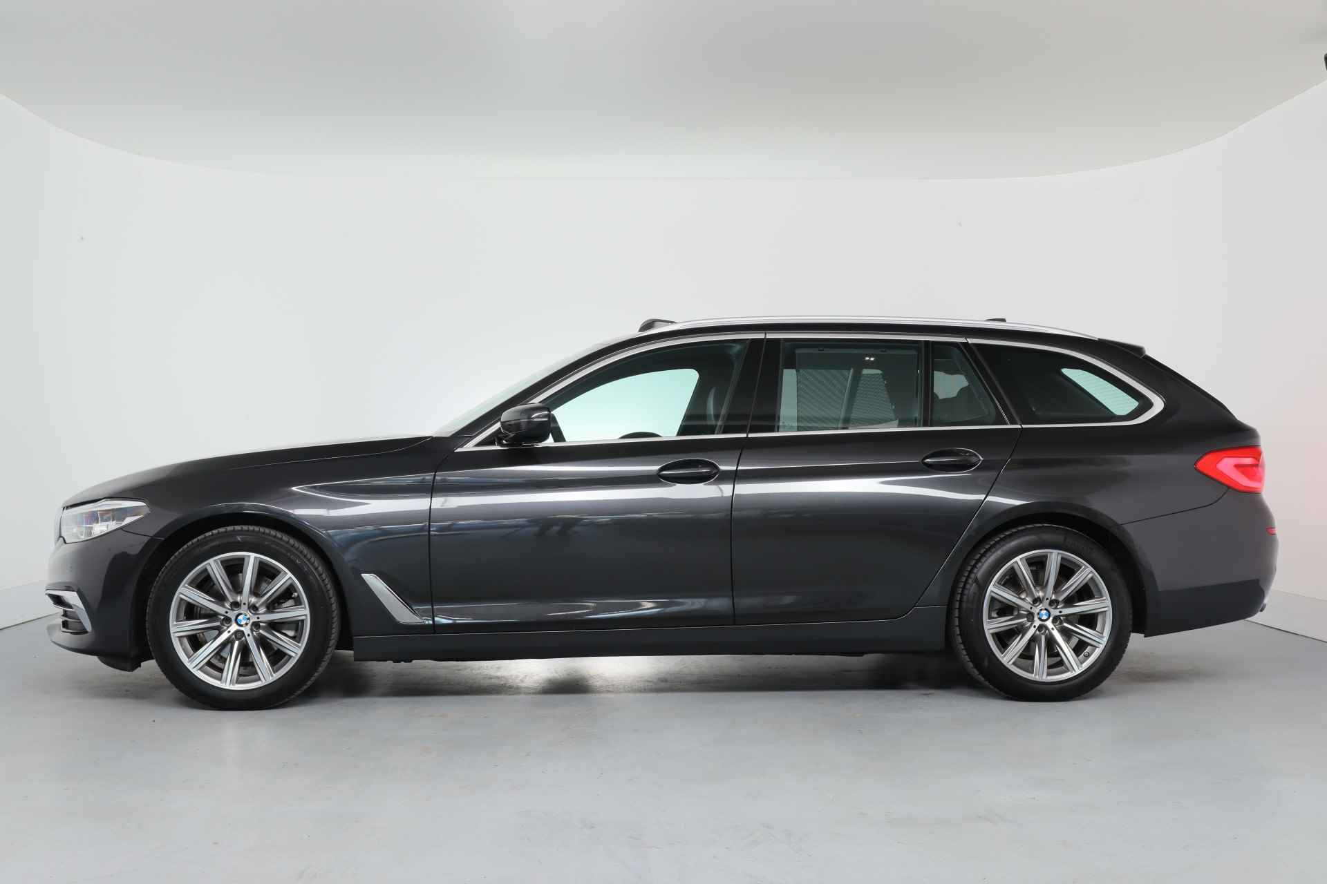 BMW 5 Serie Touring 520i High Executive Luxury Line | Panoramadak | Trekhaak Wegklapbaar | Elektr Stoel + Mem | Leder | Led | Elektr achterk - 29/57