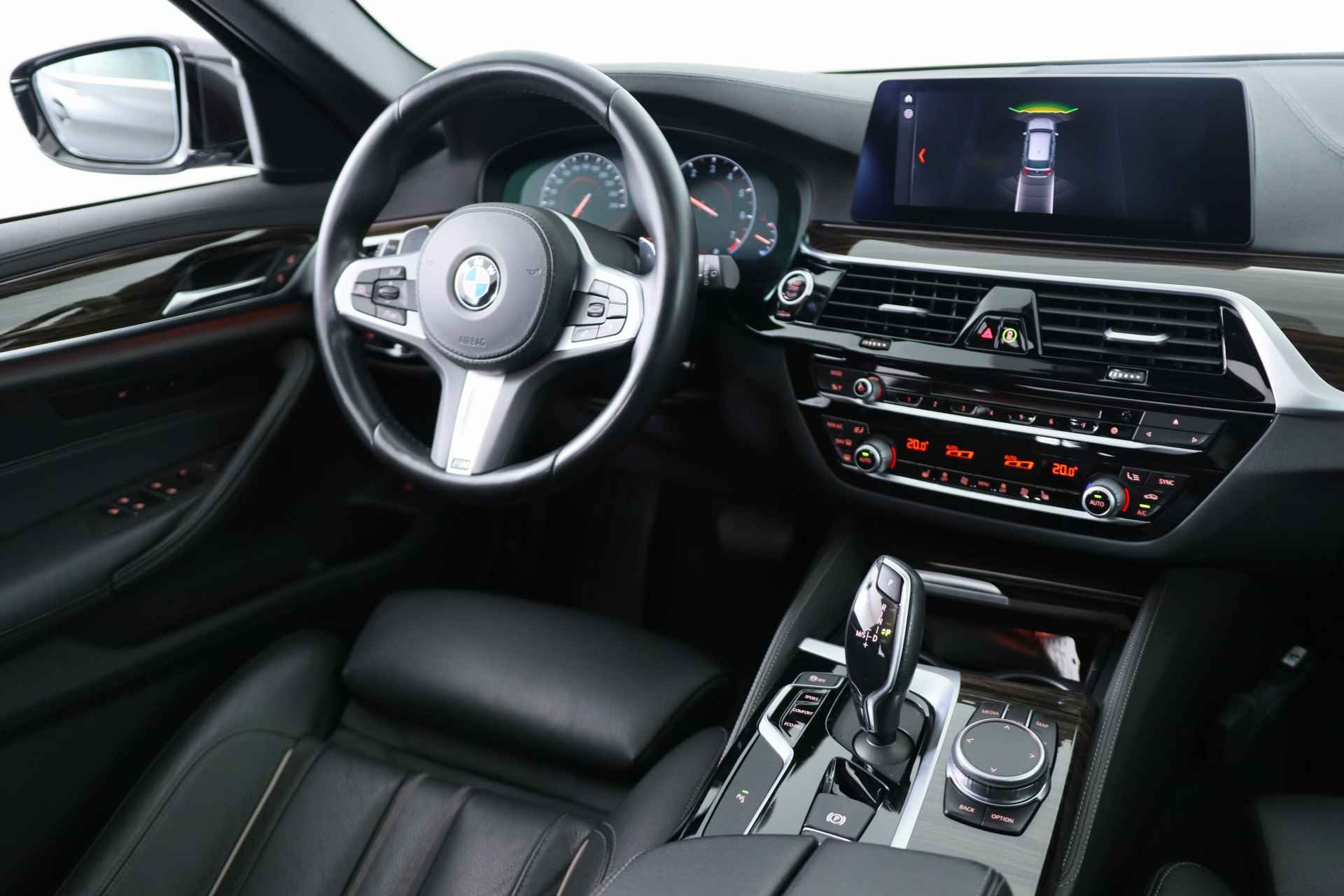 BMW 5 Serie Touring 520i High Executive Luxury Line | Panoramadak | Trekhaak Wegklapbaar | Elektr Stoel + Mem | Leder | Led | Elektr achterk - 39/57