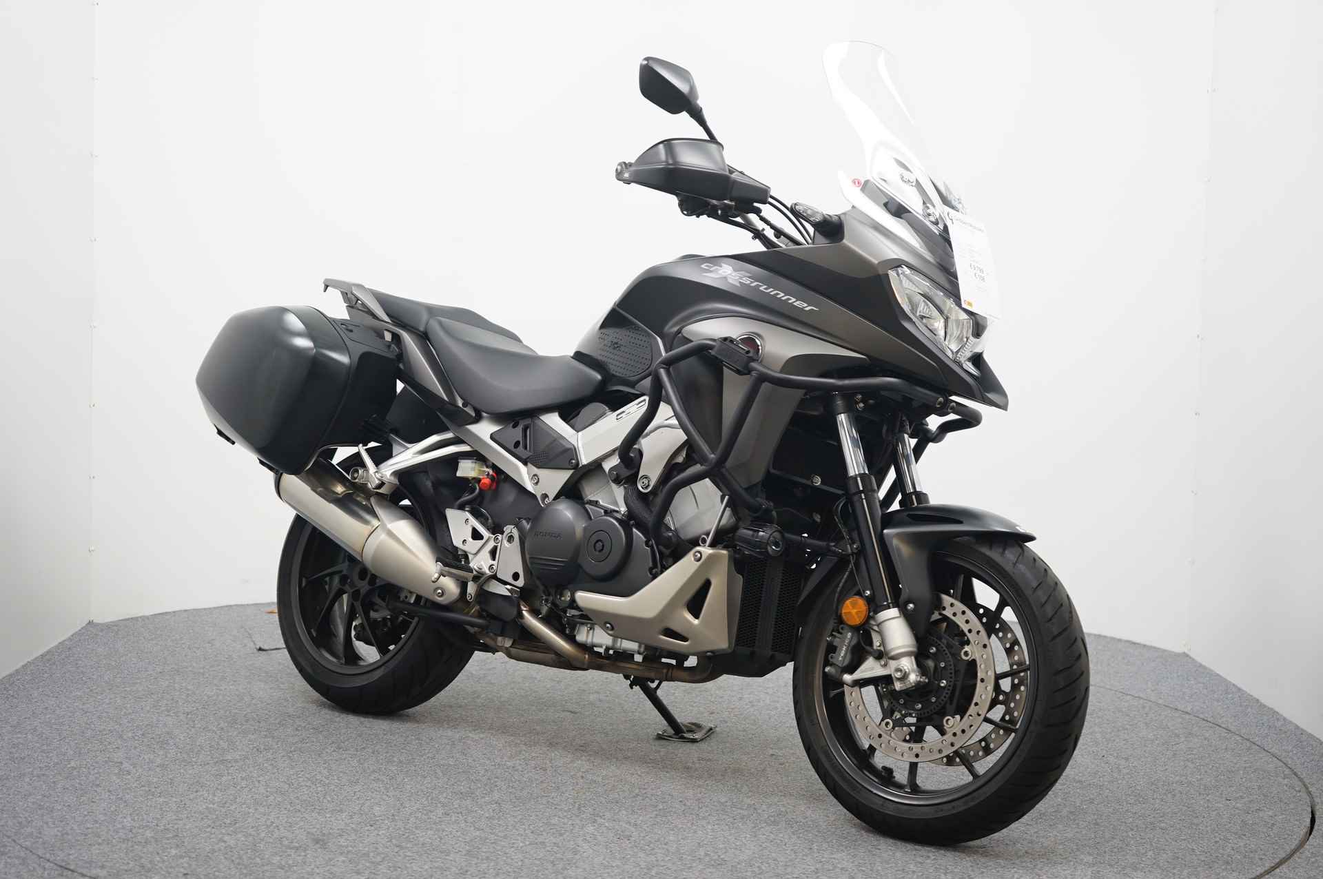 Honda VFR 800 X CROSS RUNNER GERESERVEERD TM 23/11 HH - 2/17