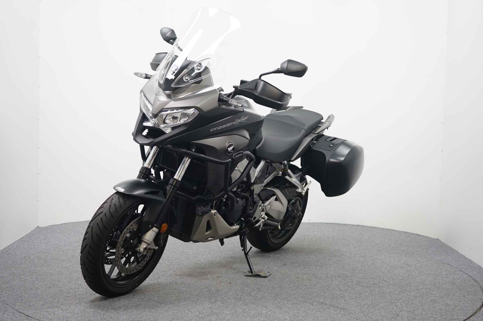 Honda VFR 800 X CROSS RUNNER GERESERVEERD TM 23/11 HH - 5/17