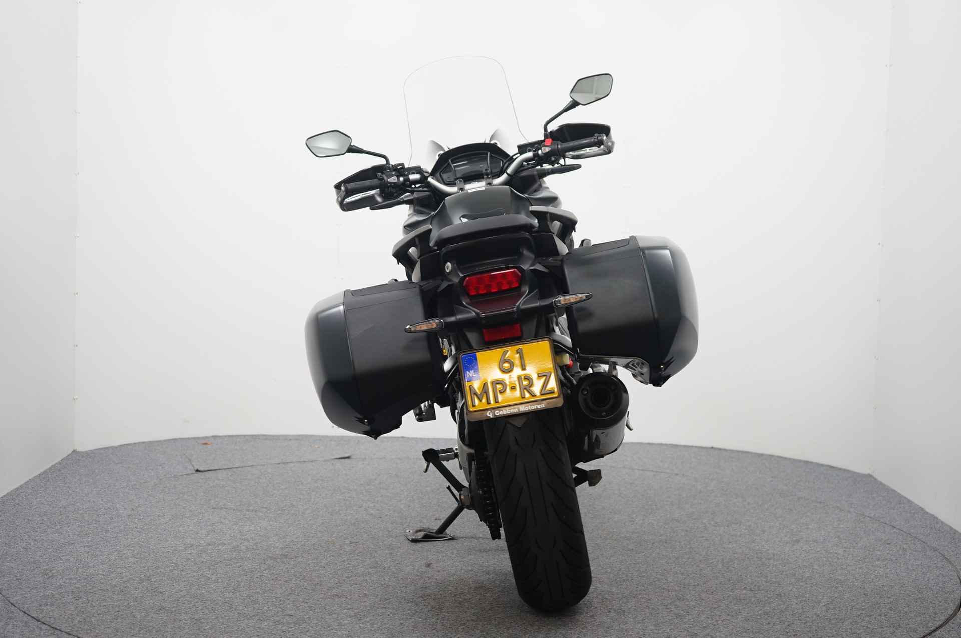 Honda VFR 800 X CROSS RUNNER GERESERVEERD TM 23/11 HH - 8/17