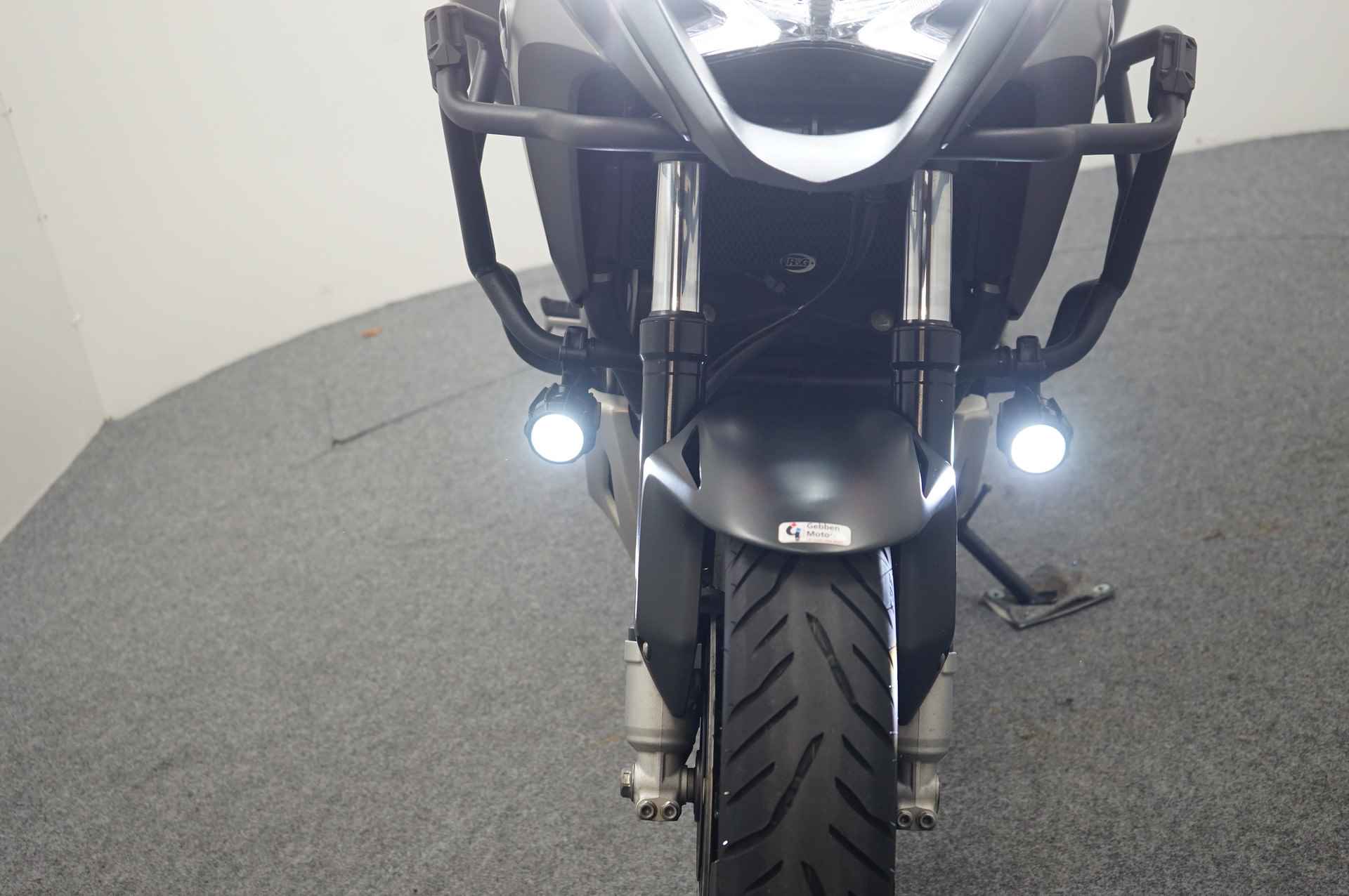 Honda VFR 800 X CROSS RUNNER GERESERVEERD TM 23/11 HH - 15/17