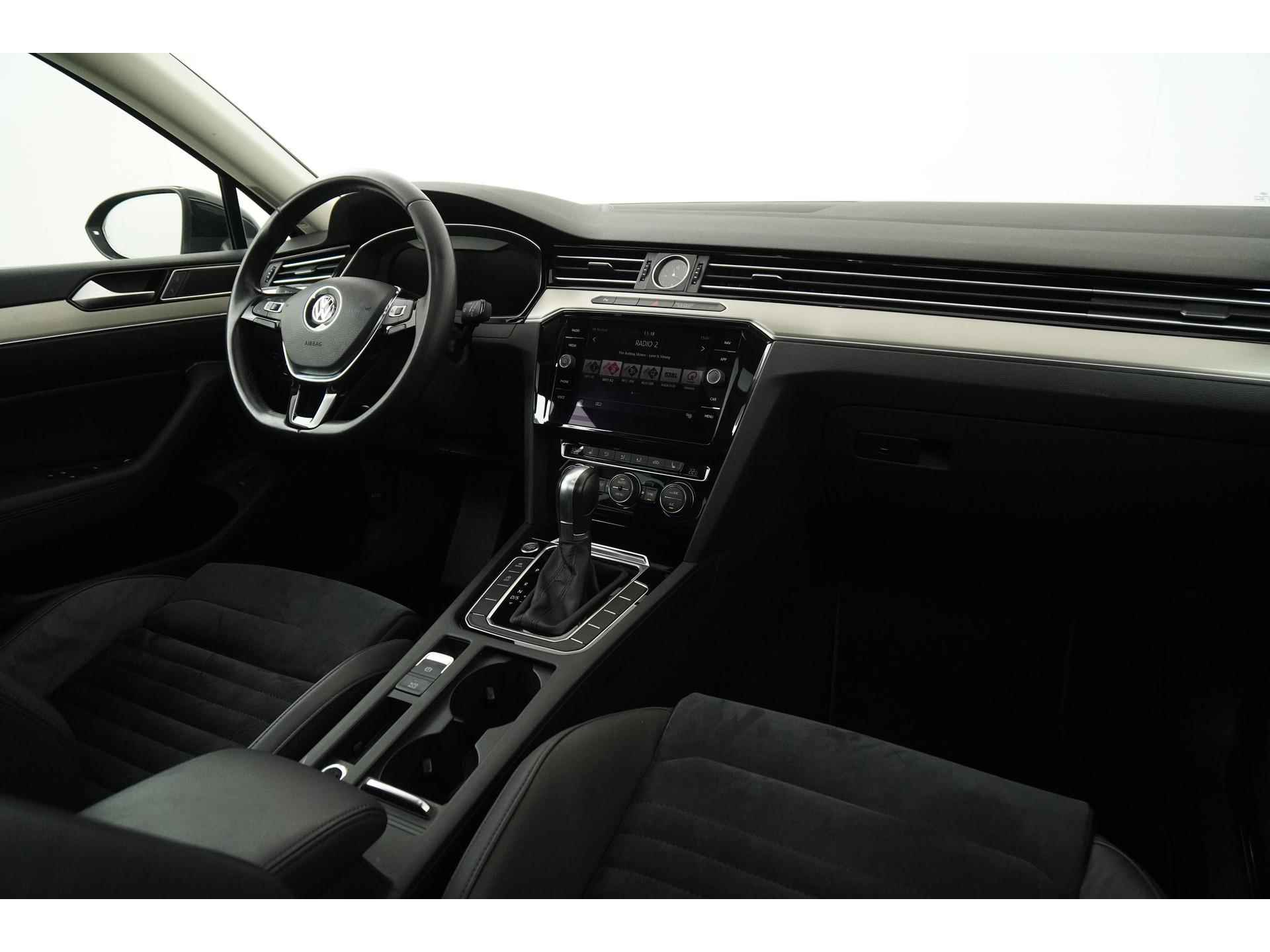 Volkswagen Passat Variant 1.5 TSI Highline DSG | Digital Cockpit | Panoramadak | Trekhaak | Zondag Open! - 2/47