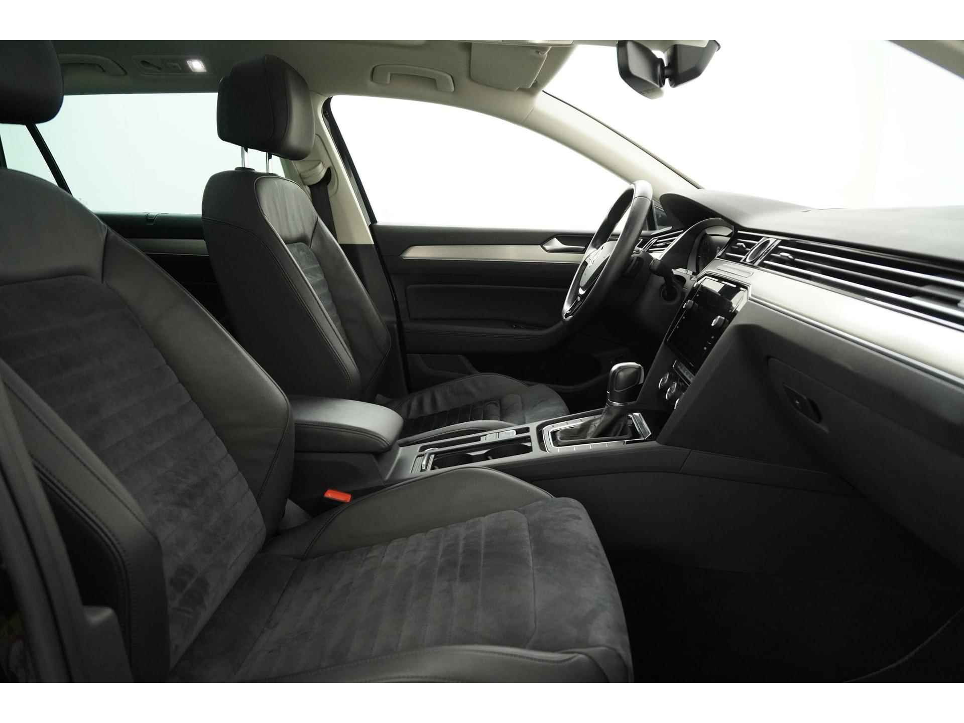 Volkswagen Passat Variant 1.5 TSI Highline DSG | Digital Cockpit | Panoramadak | Trekhaak | Zondag Open! - 3/47
