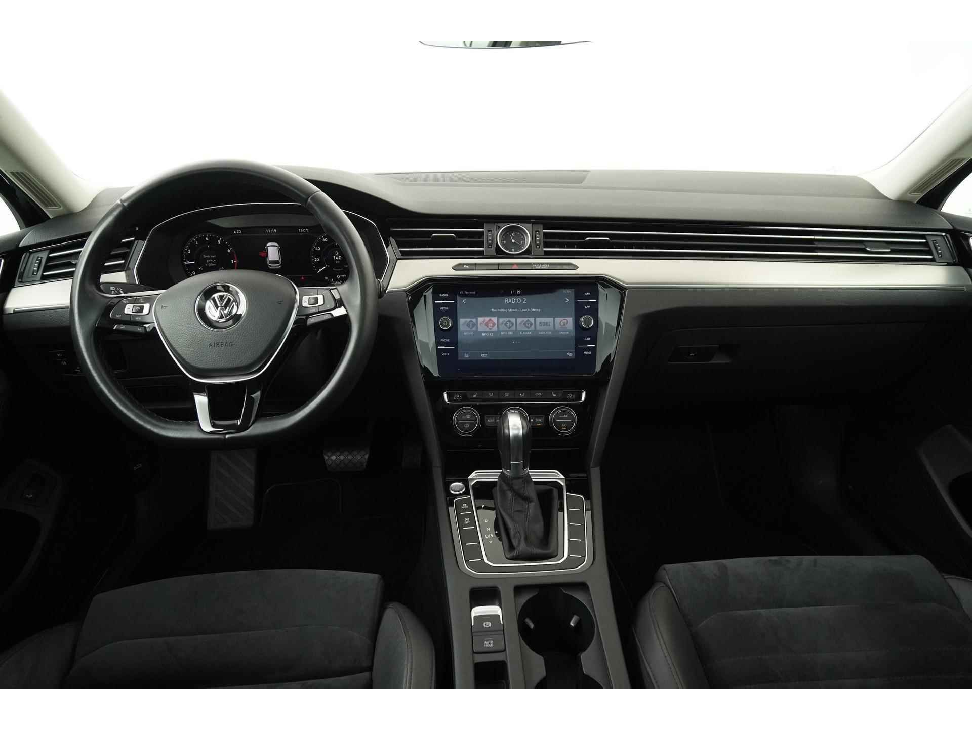 Volkswagen Passat Variant 1.5 TSI Highline DSG | Digital Cockpit | Panoramadak | Trekhaak | Zondag Open! - 5/47