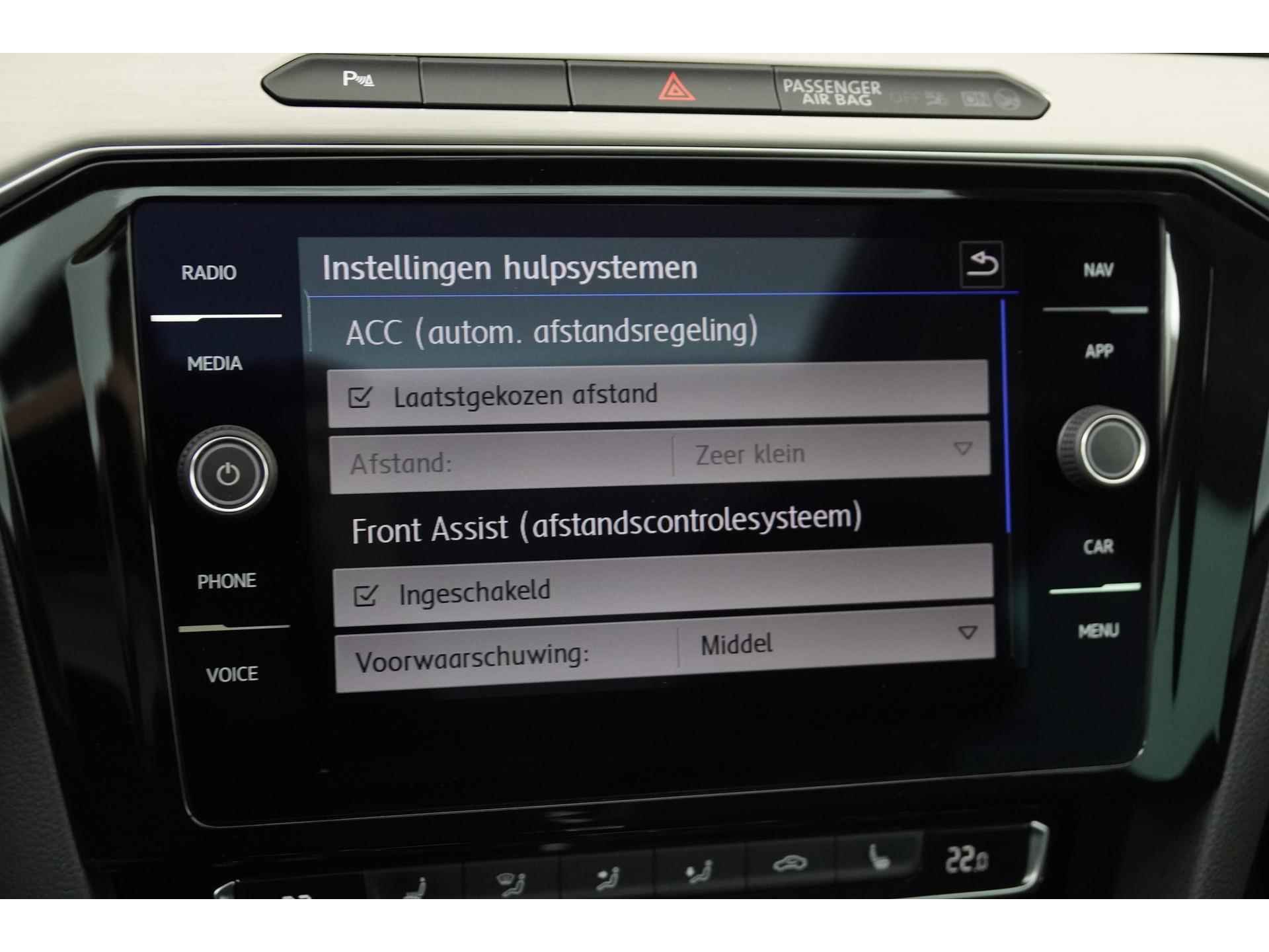 Volkswagen Passat Variant 1.5 TSI Highline DSG | Digital Cockpit | Panoramadak | Trekhaak | Zondag Open! - 20/47