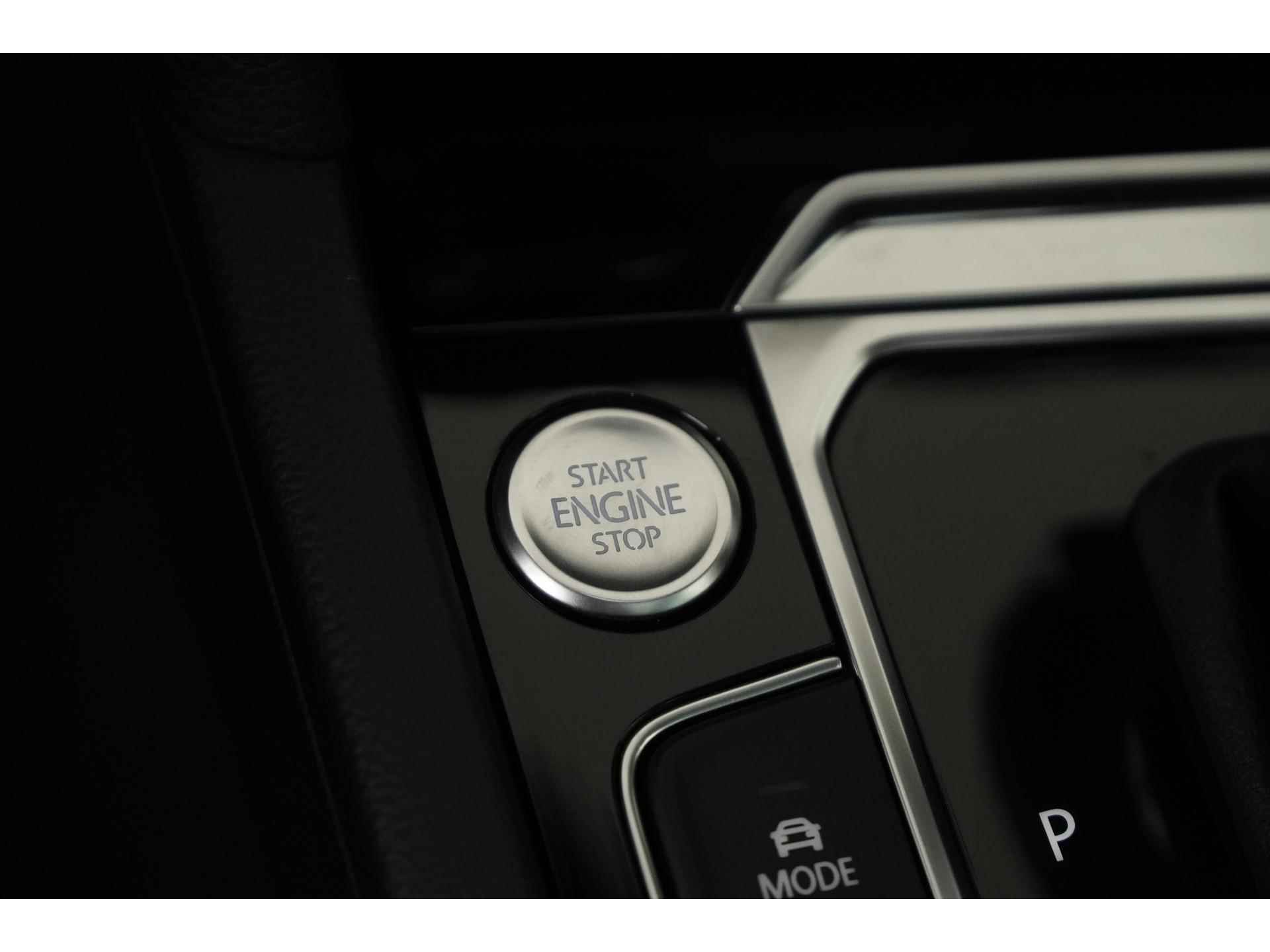 Volkswagen Passat Variant 1.5 TSI Highline DSG | Digital Cockpit | Panoramadak | Trekhaak | Zondag Open! - 33/47