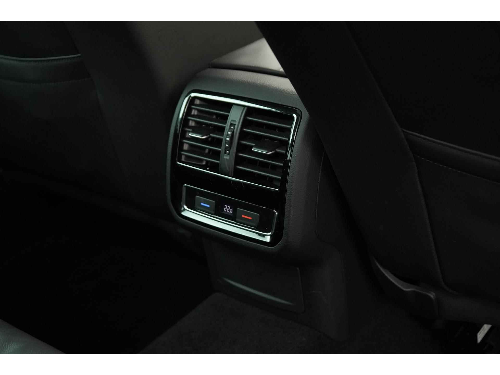 Volkswagen Passat Variant 1.5 TSI Highline DSG | Digital Cockpit | Panoramadak | Trekhaak | Zondag Open! - 41/47