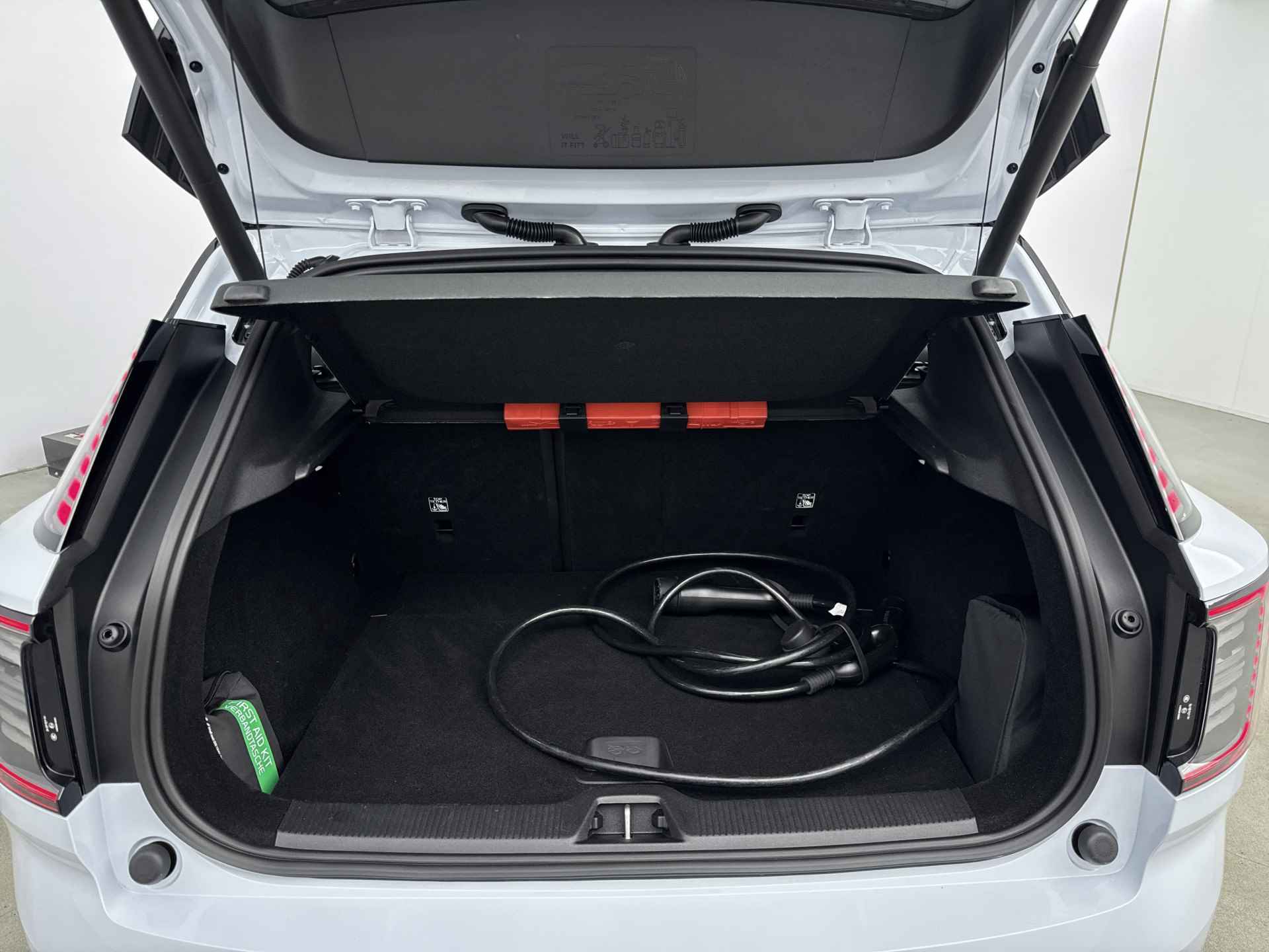 Volvo EX30 Twin Motor Performance Ultra 69 kWh | Stoel + Stuurverw. | 20" LM Velgen | Blis | Lederen bekleding | Pano dak | - 19/22