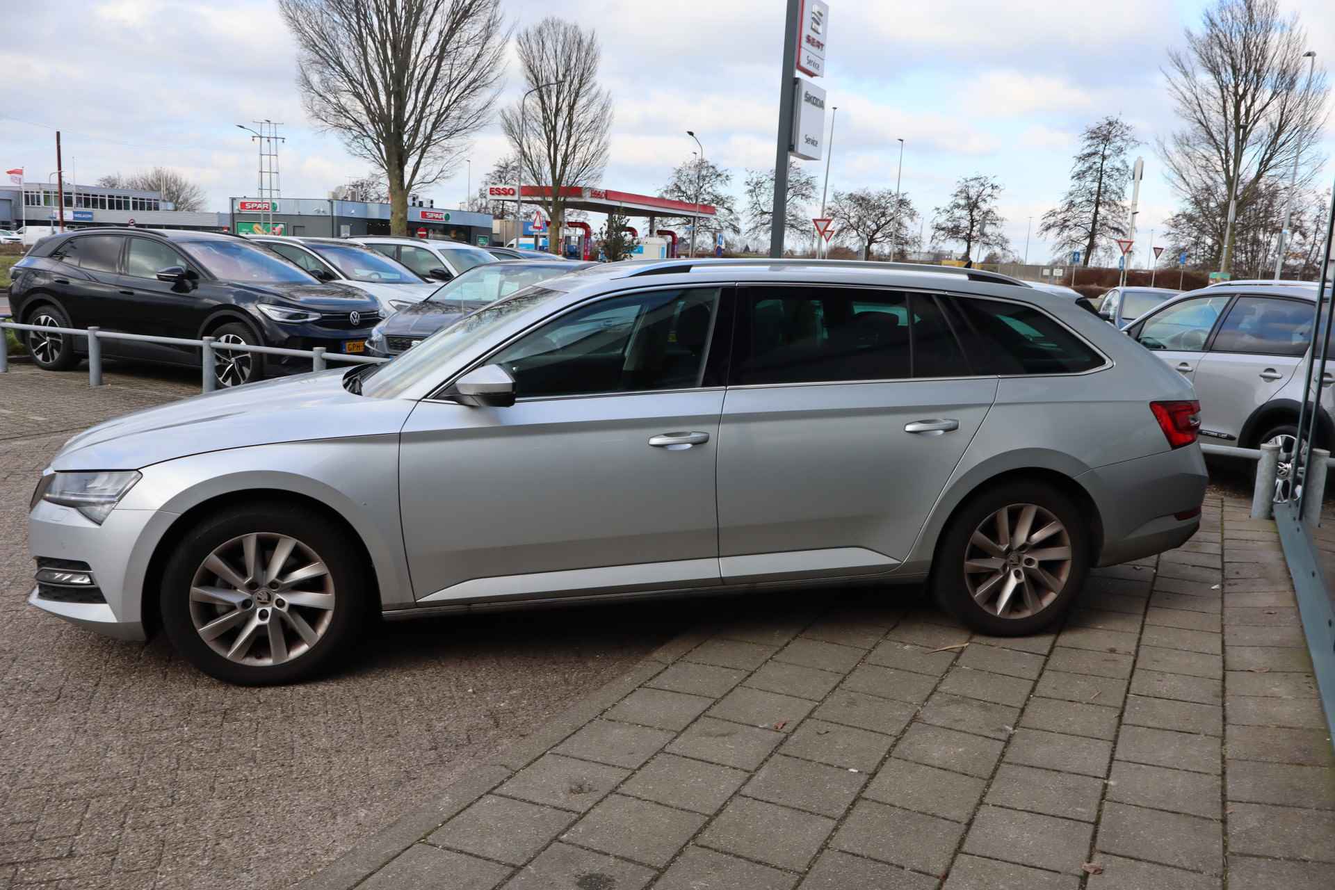 Škoda Superb Combi 1.5 TSI ACT Business Edition Plus | Navigatie | Stoelverwarming | Trekhaak | - 2/17