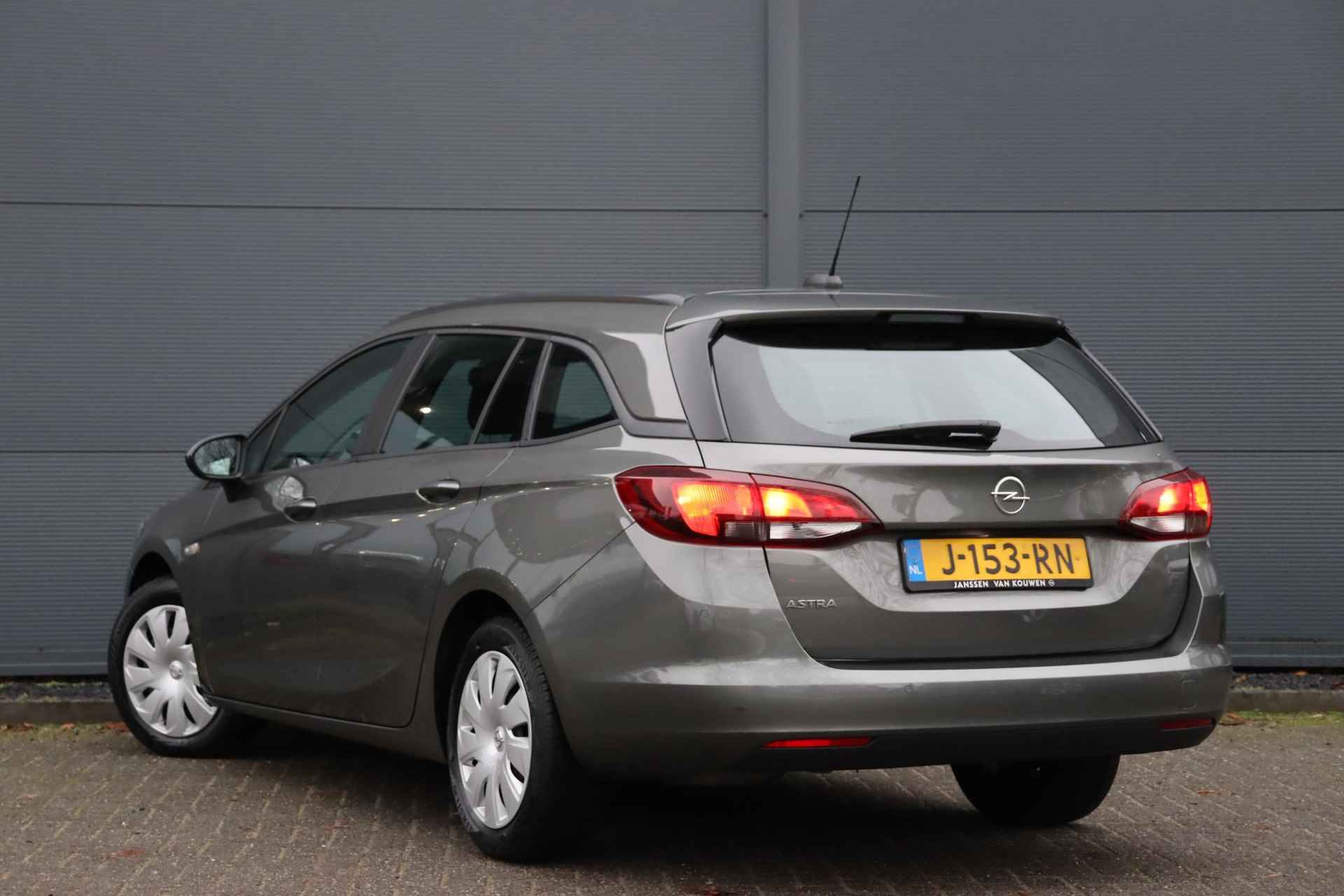 Opel Astra Sports Tourer 1.2T Business Edition AGR Parkeersensoren Navigatie - 4/34