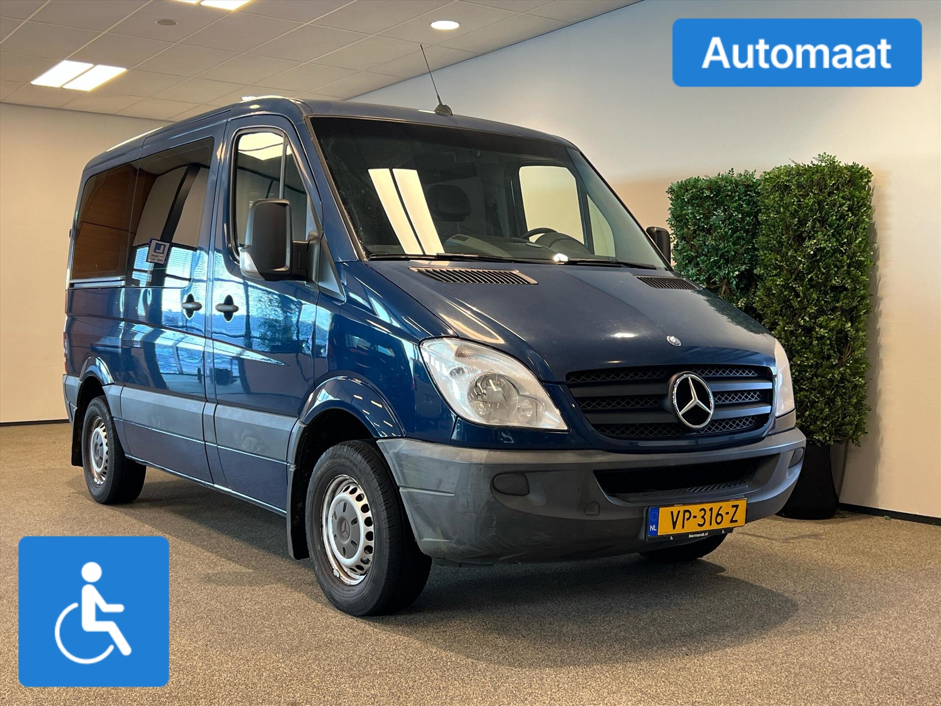 Mercedes-Benz Sprinter Rolstoelbus L1H1 Automaat (airco) Rolstoel voorin