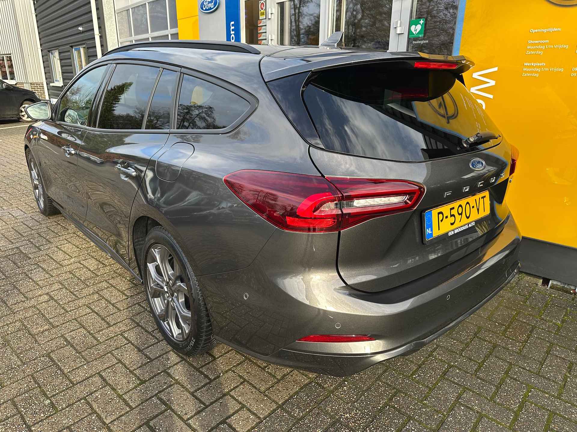 Ford FOCUS Wagon 1.0 125PK Hybrid ST-LINE STYLE | STOEL- STUUR- EN VOORRUITVERWARMING| NAVIGATIE| CAMERA| PARKEERSENSOREN V+A| KEYLESS START & EN - 4/36