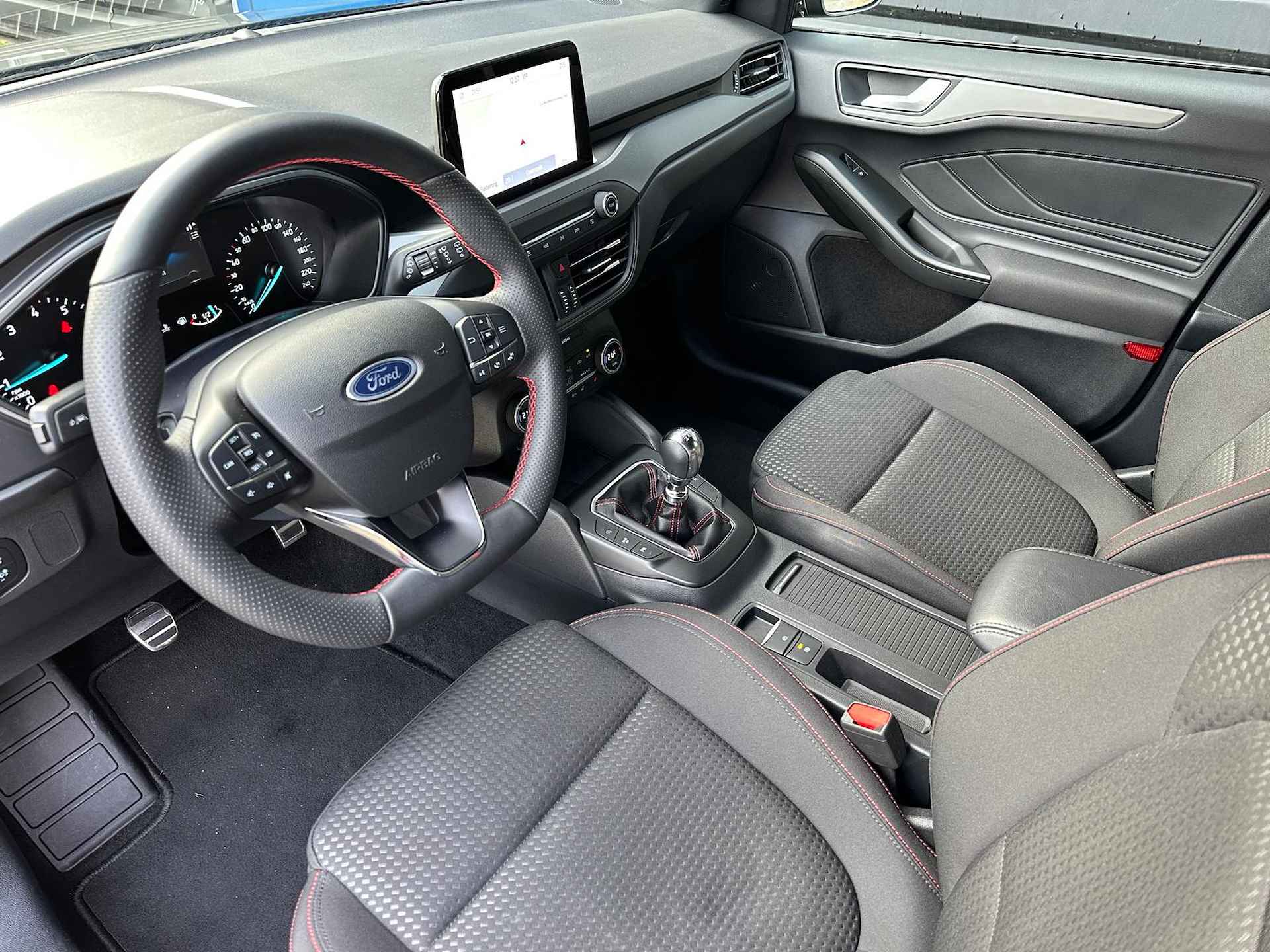 Ford FOCUS Wagon 1.0 125PK Hybrid ST-LINE STYLE | STOEL- STUUR- EN VOORRUITVERWARMING| NAVIGATIE| CAMERA| PARKEERSENSOREN V+A| KEYLESS START & EN - 26/36