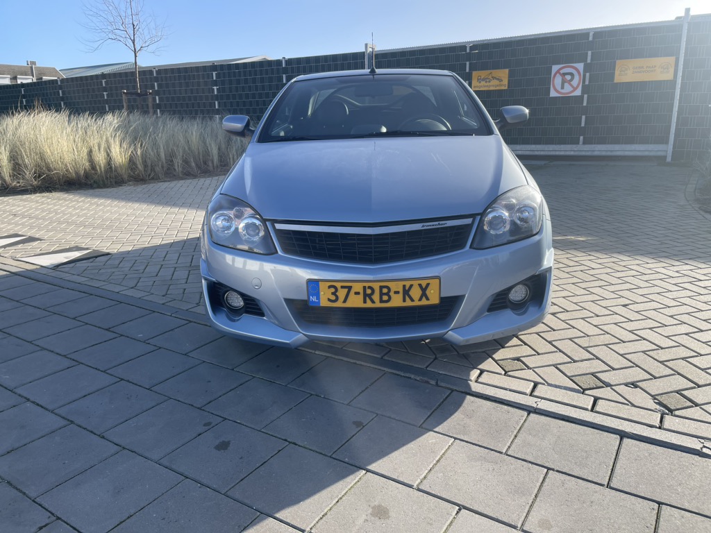 Opel Tigra TwinTop 1.8-16V Cosmo bij viaBOVAG.nl
