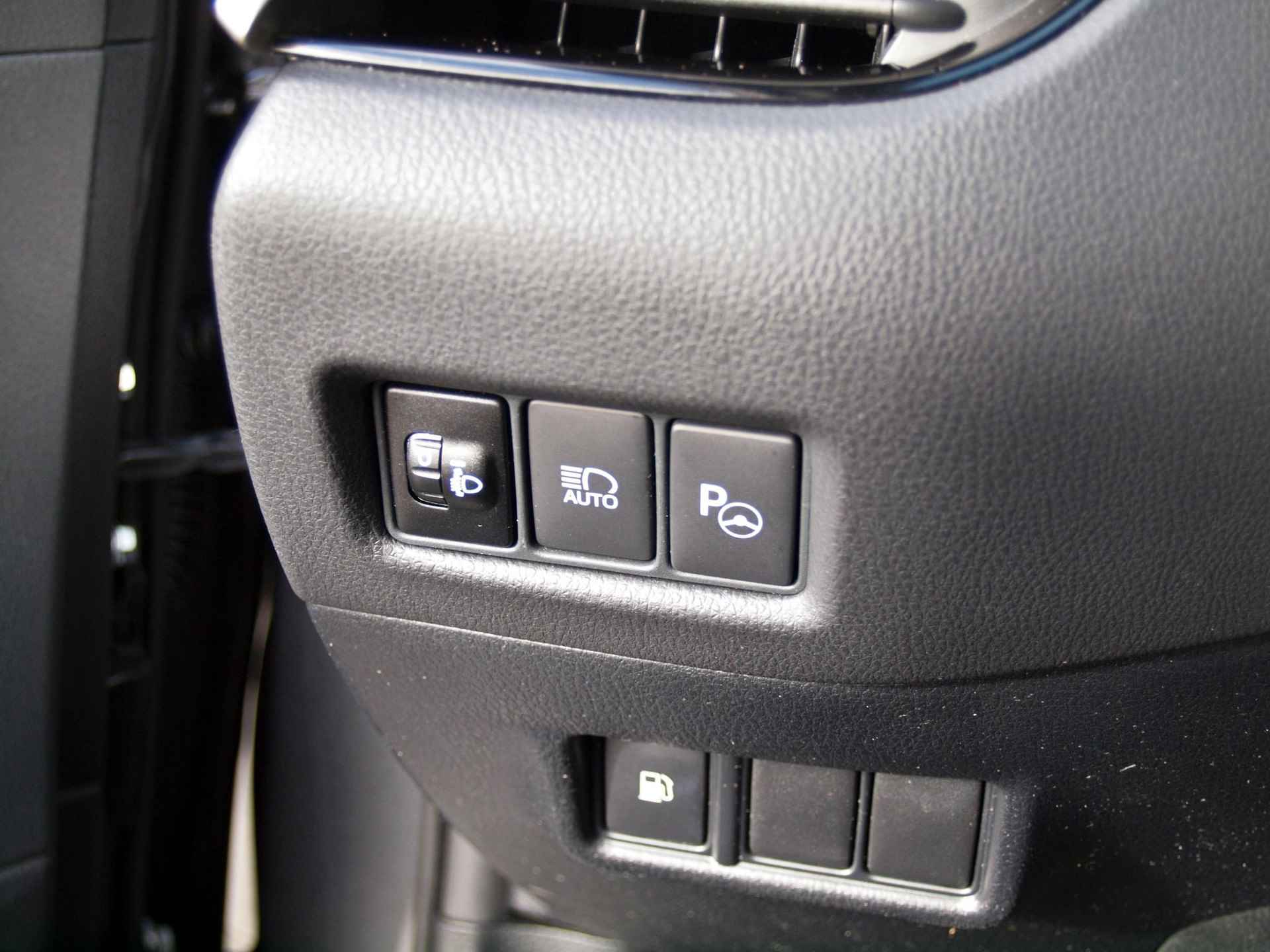 Toyota C-HR 1.8 Hybrid Black Edition Camera | Automaat | Leer | Navi | Dealeronderhouden | - 30/38