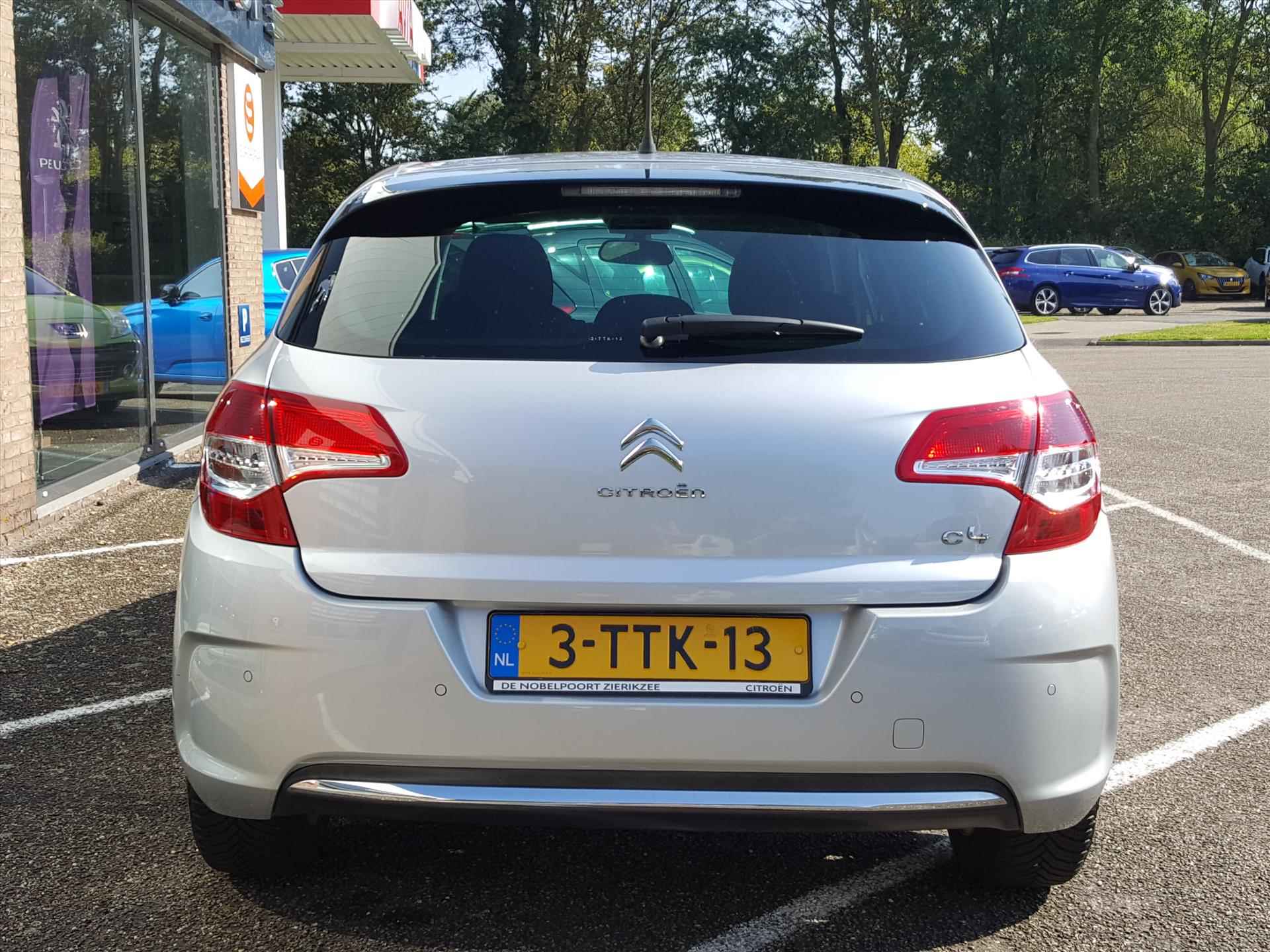 Citroen C4 1.2 e-THP 131pk Exclusive Navigatie | Cruise & Climate control | Parkeersensoren achter | Bluetooth | Radio met CD-speler - 5/44