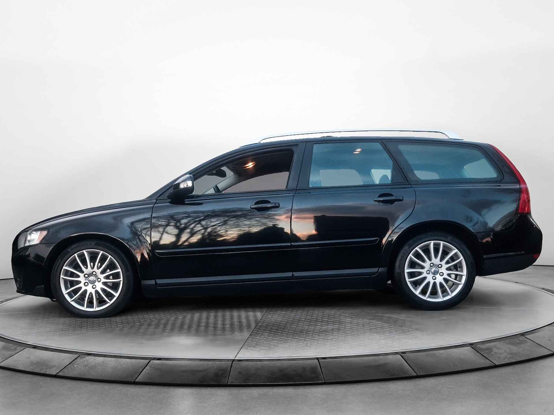 Volvo V50 2.0 (146 PK) 2e-Eig. Keurig-Onderh. BOVAG-GARANTIE. NL-AUTO. Trekhaak, Navigatie, Airco/Climate, L.M.Velgen-17-Inch, Black-Edition, Elektrische-Bestuurderstoel, Cruise-Control, Audio-High-Performance - 10/52