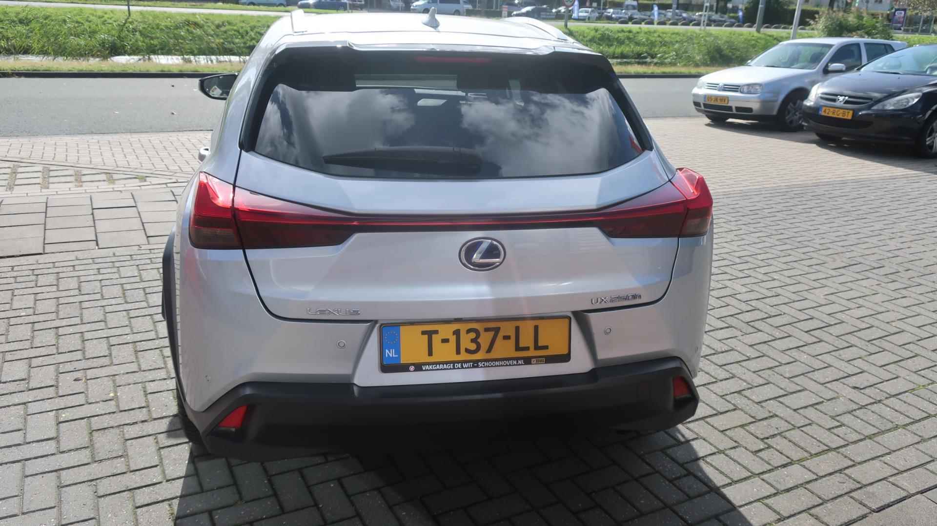 Lexus UX 250h Business Line - 3/37