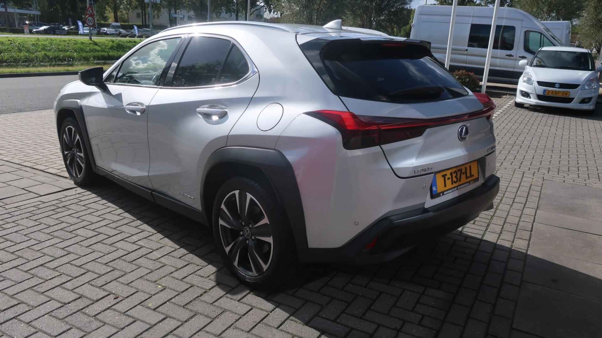 Lexus UX 250h Business Line - 6/37