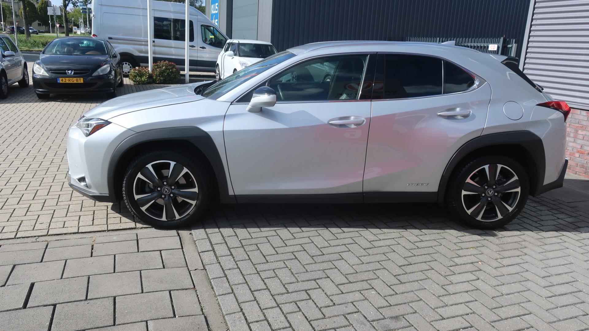 Lexus UX 250h Business Line - 7/37