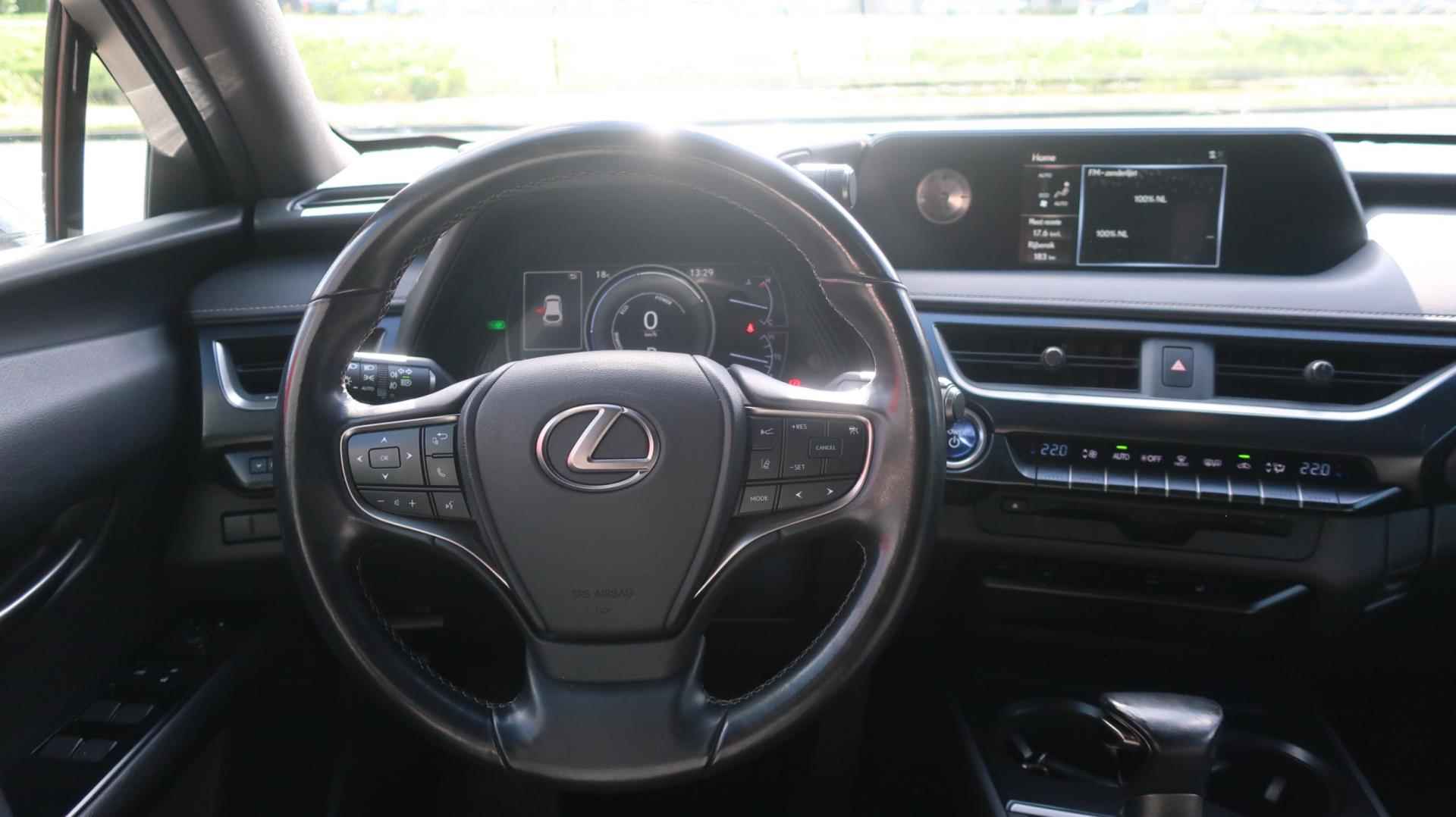 Lexus UX 250h Business Line - 12/37