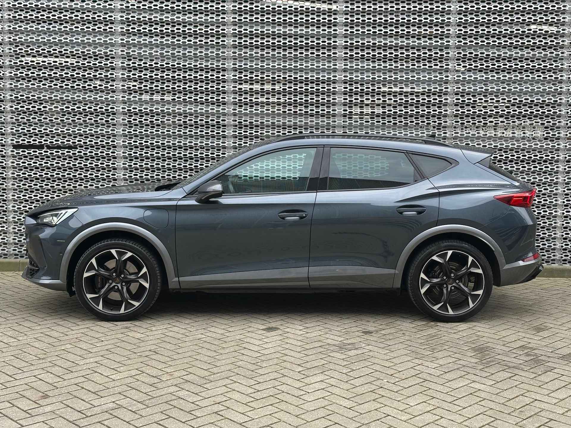 CUPRA Formentor 1.4 e-Hybrid 245PK VZ Performance / Digitale Cockpit / Achteruitrijcamera / Dodehoek Sensor / Stuur + Stoelverwarming / Full-LED P4 - 4/28