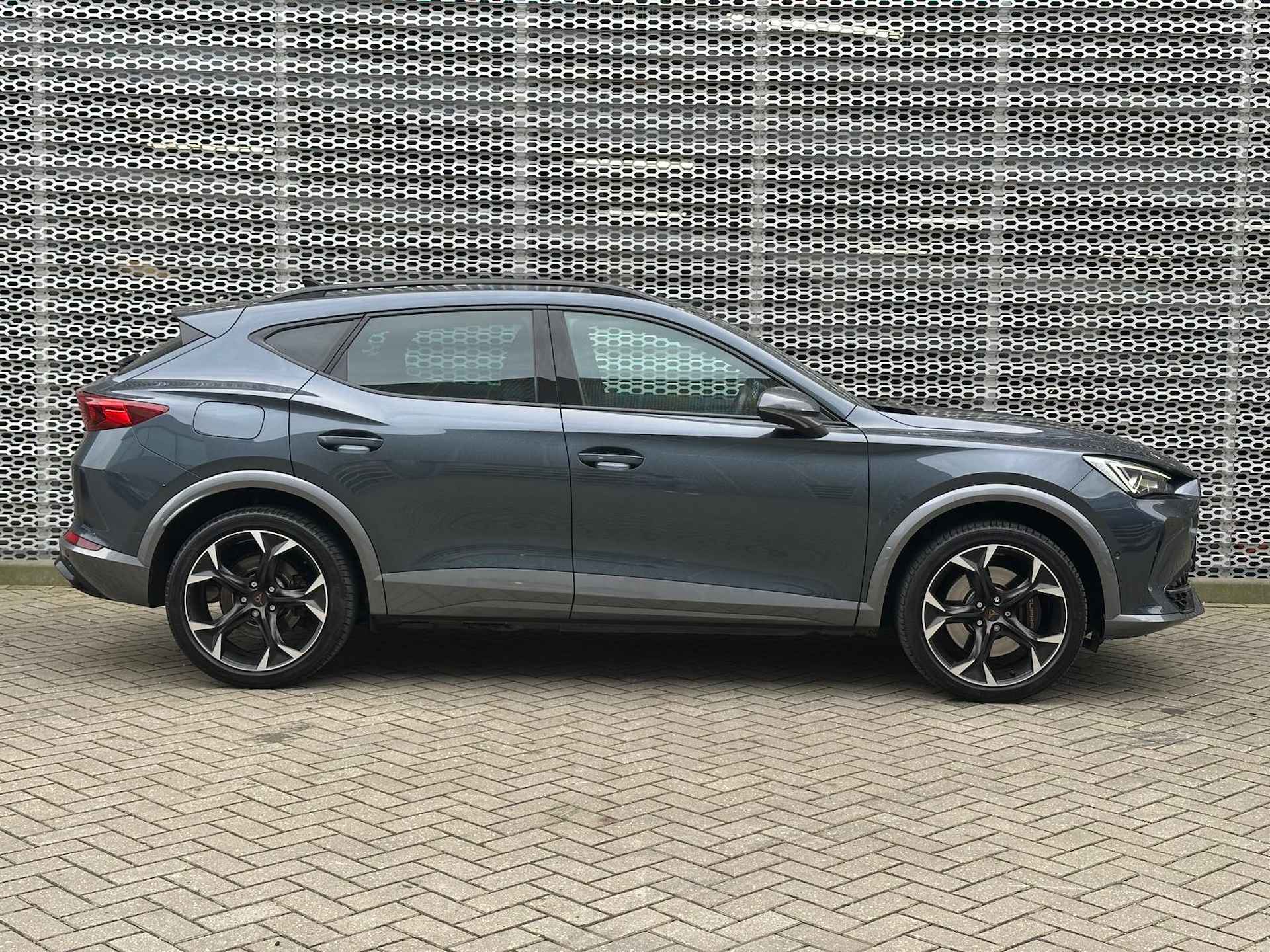 CUPRA Formentor 1.4 e-Hybrid 245PK VZ Performance / Digitale Cockpit / Achteruitrijcamera / Dodehoek Sensor / Stuur + Stoelverwarming / Full-LED P4 - 8/28