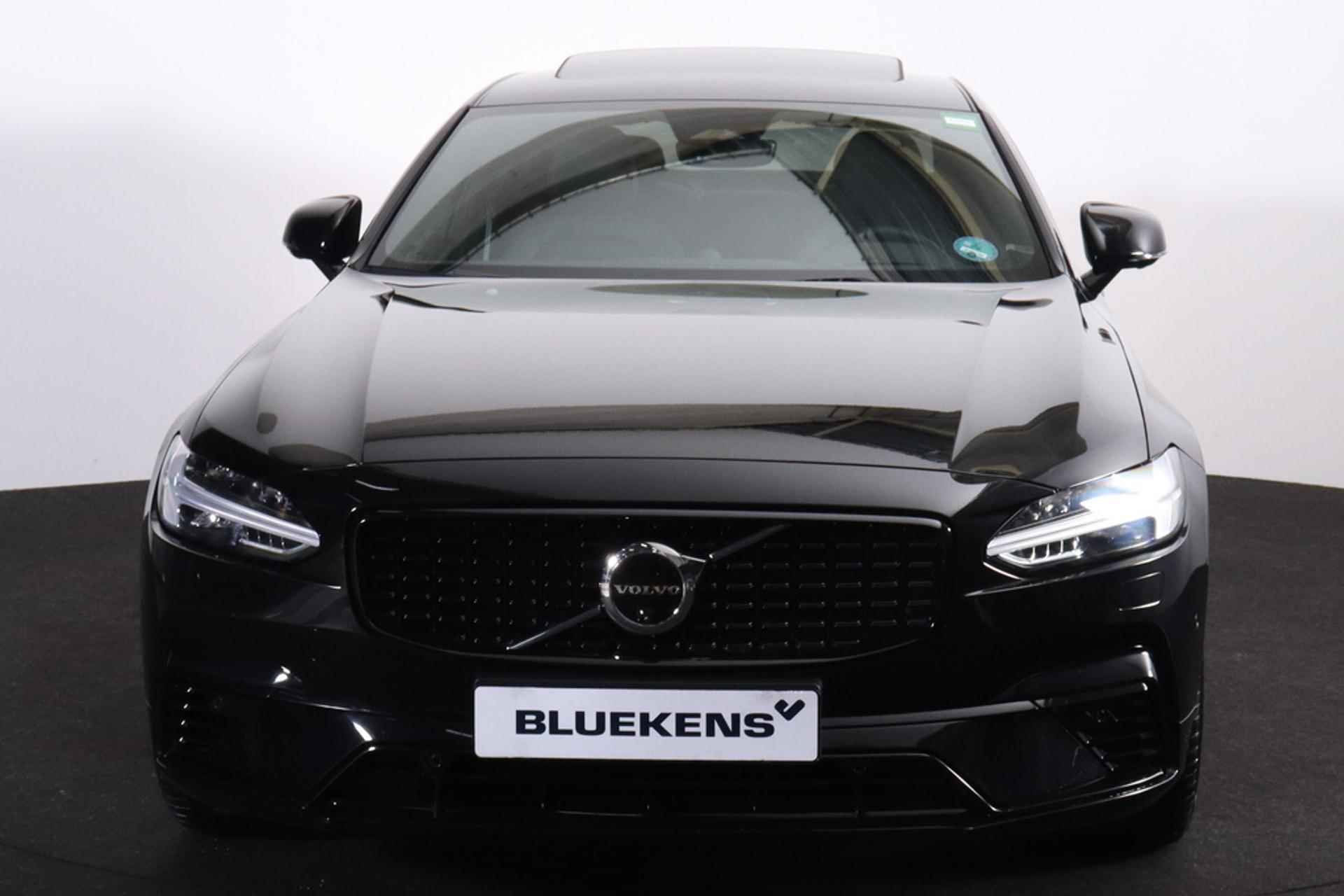 Volvo S90 T8 AWD Ultimate Dark - LONG RANGE - Luchtvering - Schuif/kanteldak - IntelliSafe Assist & Surround - 360º Camera - Bowers & Wilkins audio - Verwarmde voorstoelen, stuur & achterbank - Parkeersensoren voor & achter - Elektr. bedienb. voorstoelen met geheugen - Head up display - Extra getint glas - 20' LMV - 2/27