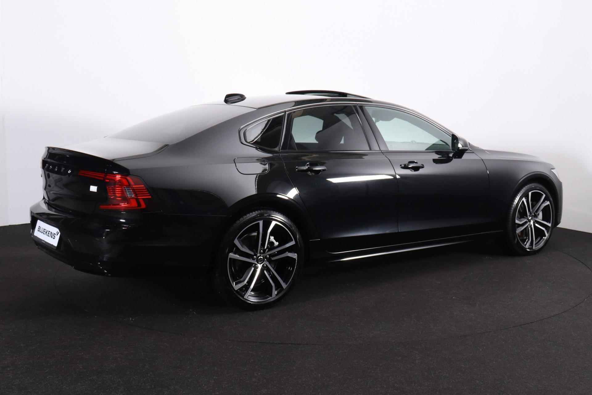 Volvo S90 T8 AWD Ultimate Dark - LONG RANGE - Luchtvering - Schuif/kanteldak - IntelliSafe Assist & Surround - 360º Camera - Bowers & Wilkins audio - Verwarmde voorstoelen, stuur & achterbank - Parkeersensoren voor & achter - Elektr. bedienb. voorstoelen met geheugen - Head up display - Extra getint glas - 20' LMV - 5/27